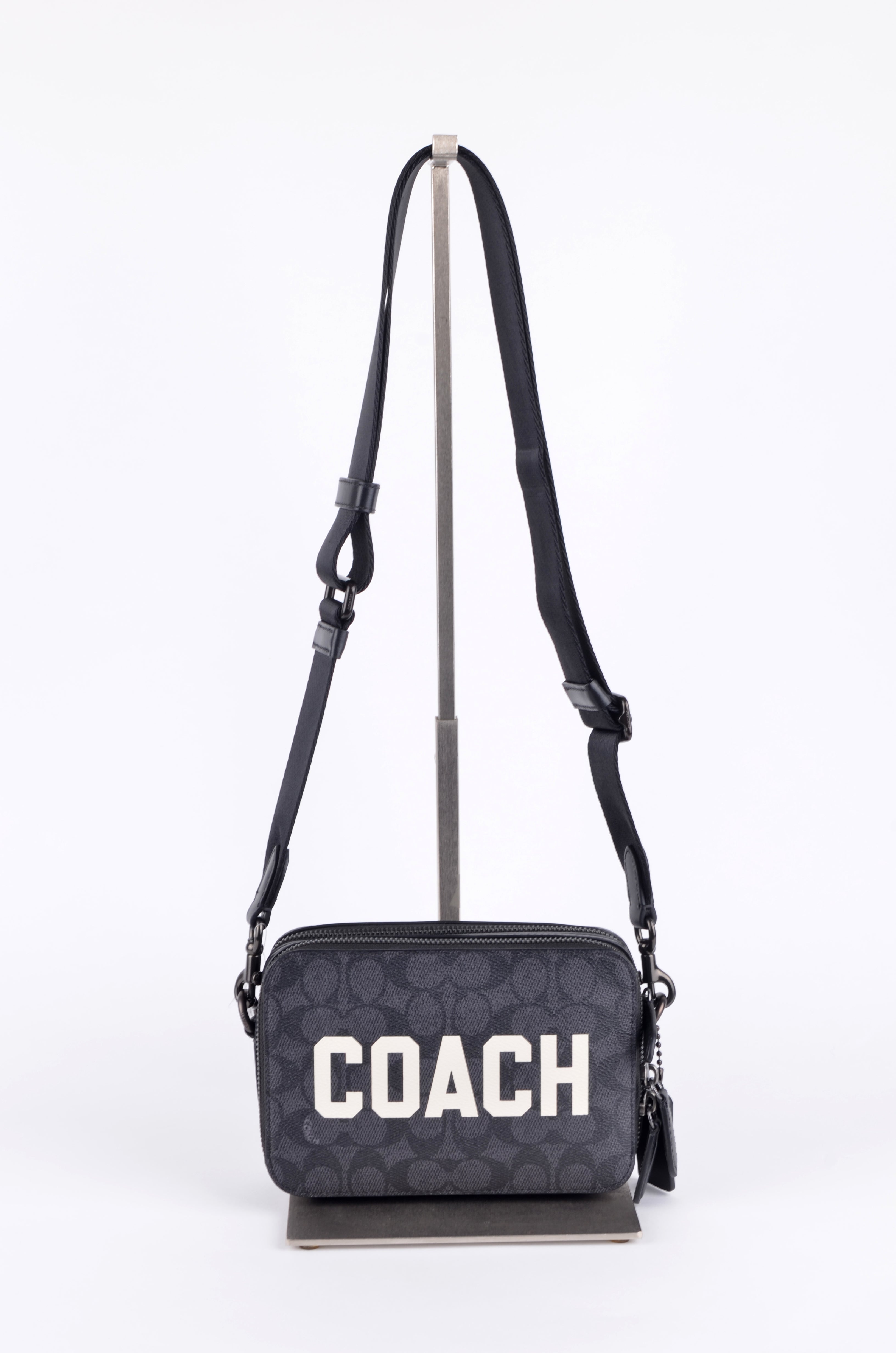 Bolsa Crossbody Coach – Monograma Signature con Logotipo Varsity