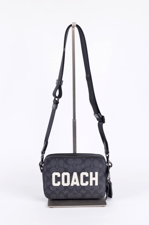 Bolsa Crossbody Coach – Monograma Signature con Logotipo Varsity