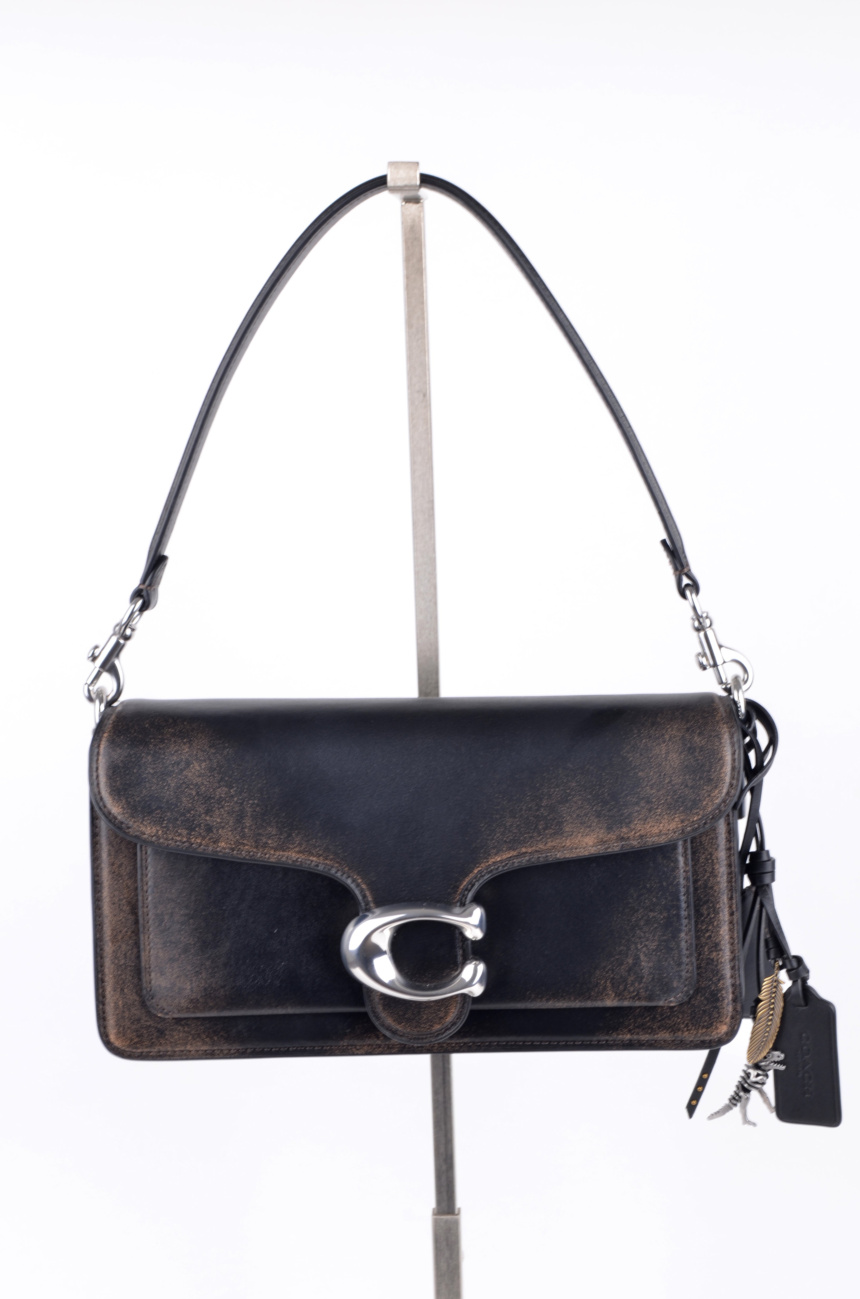 TABBY 26 LOVED LEATHER CON CHARMS