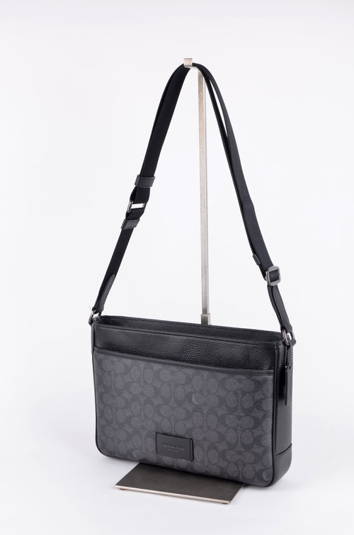 Bolsa Crossbody Coach para Hombre – Monograma Signature Carbón y Negro