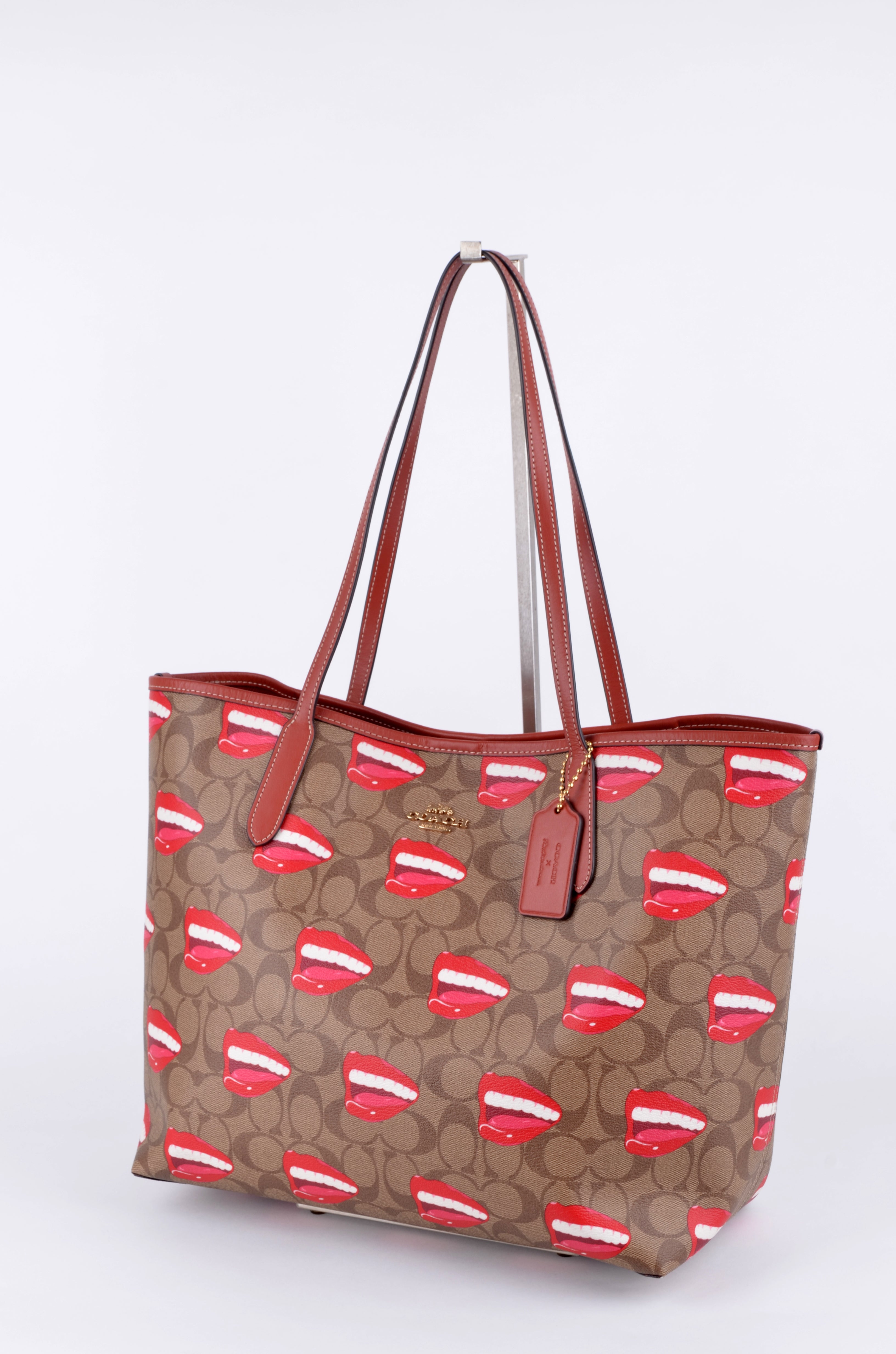 Bolsa Coach Tote Signature con Estampado de Labios