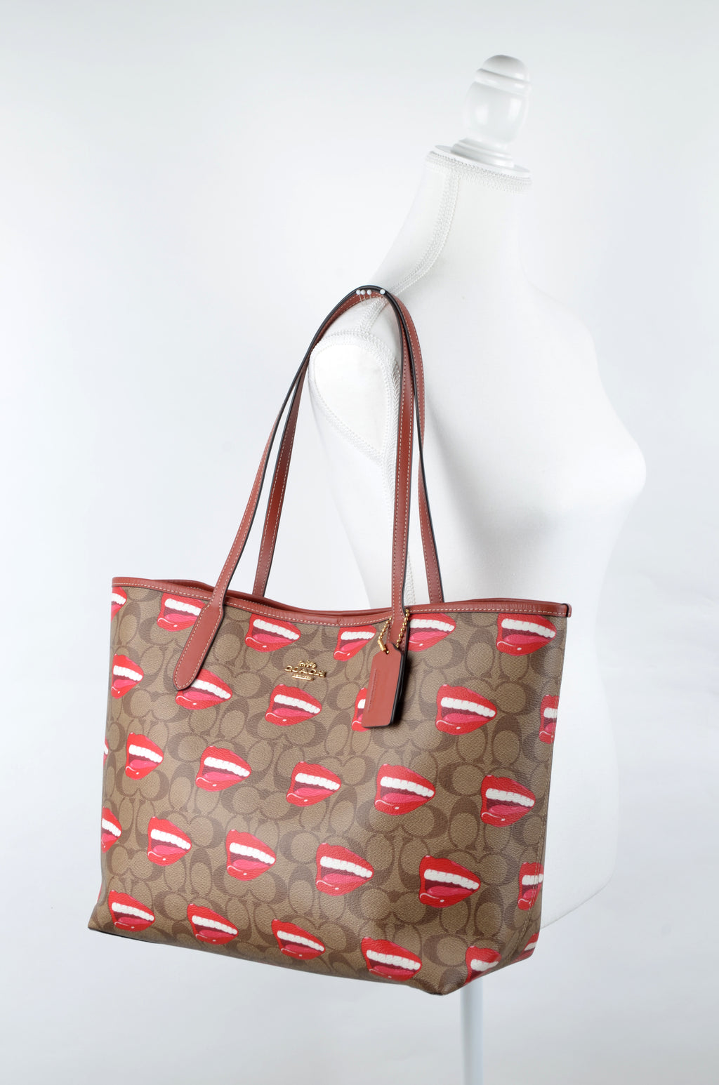 Bolsa Coach Tote Signature con Estampado de Labios