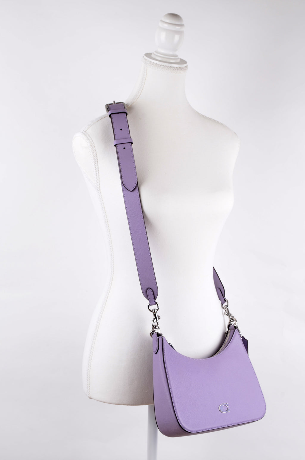 Bolsa Coach de Hombro Lila con Correa Ancha