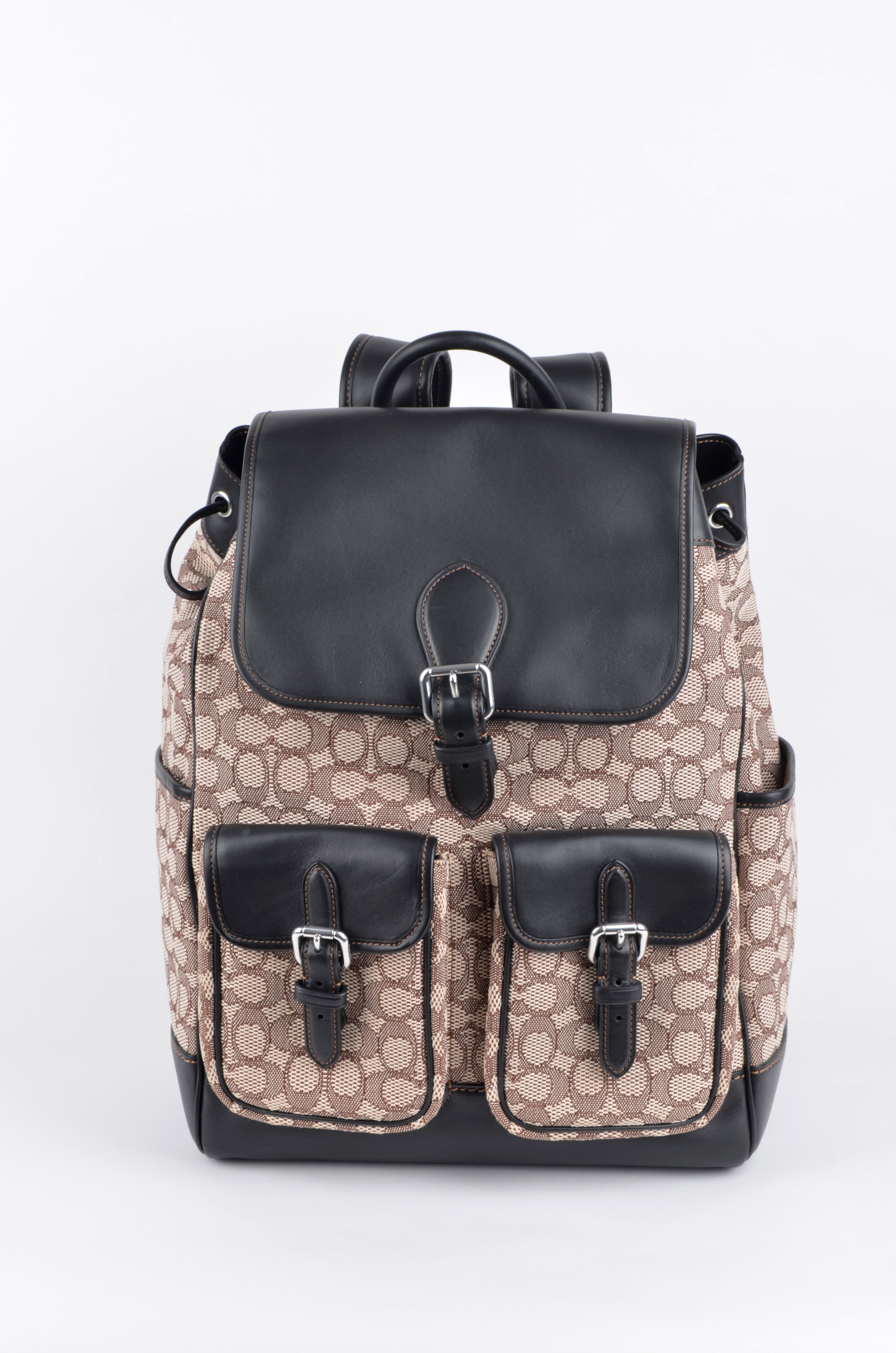 Mochila Coach Signature Café con Detalles Negros