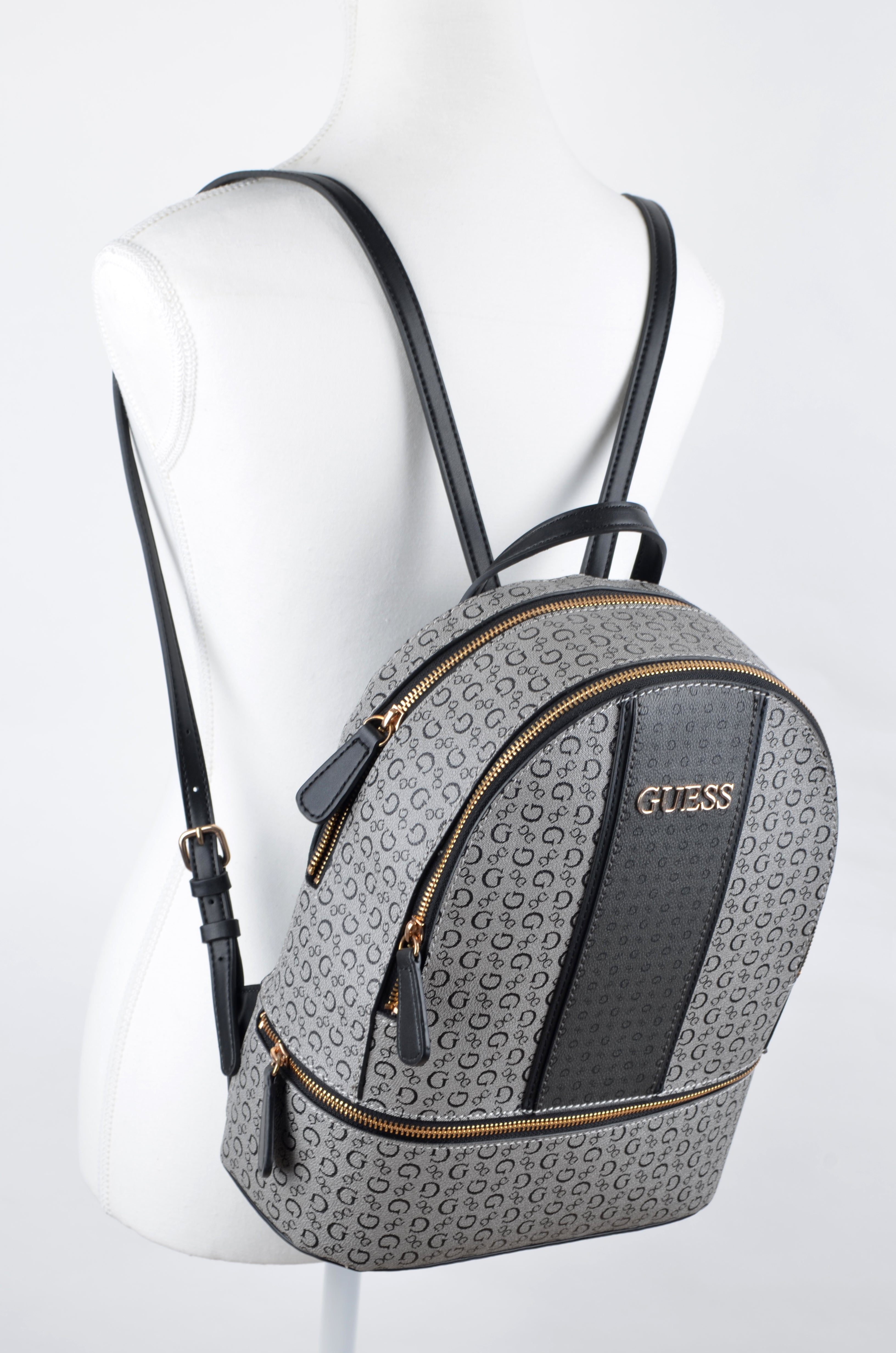 Mochila Guess Gris Monograma con Panel Central