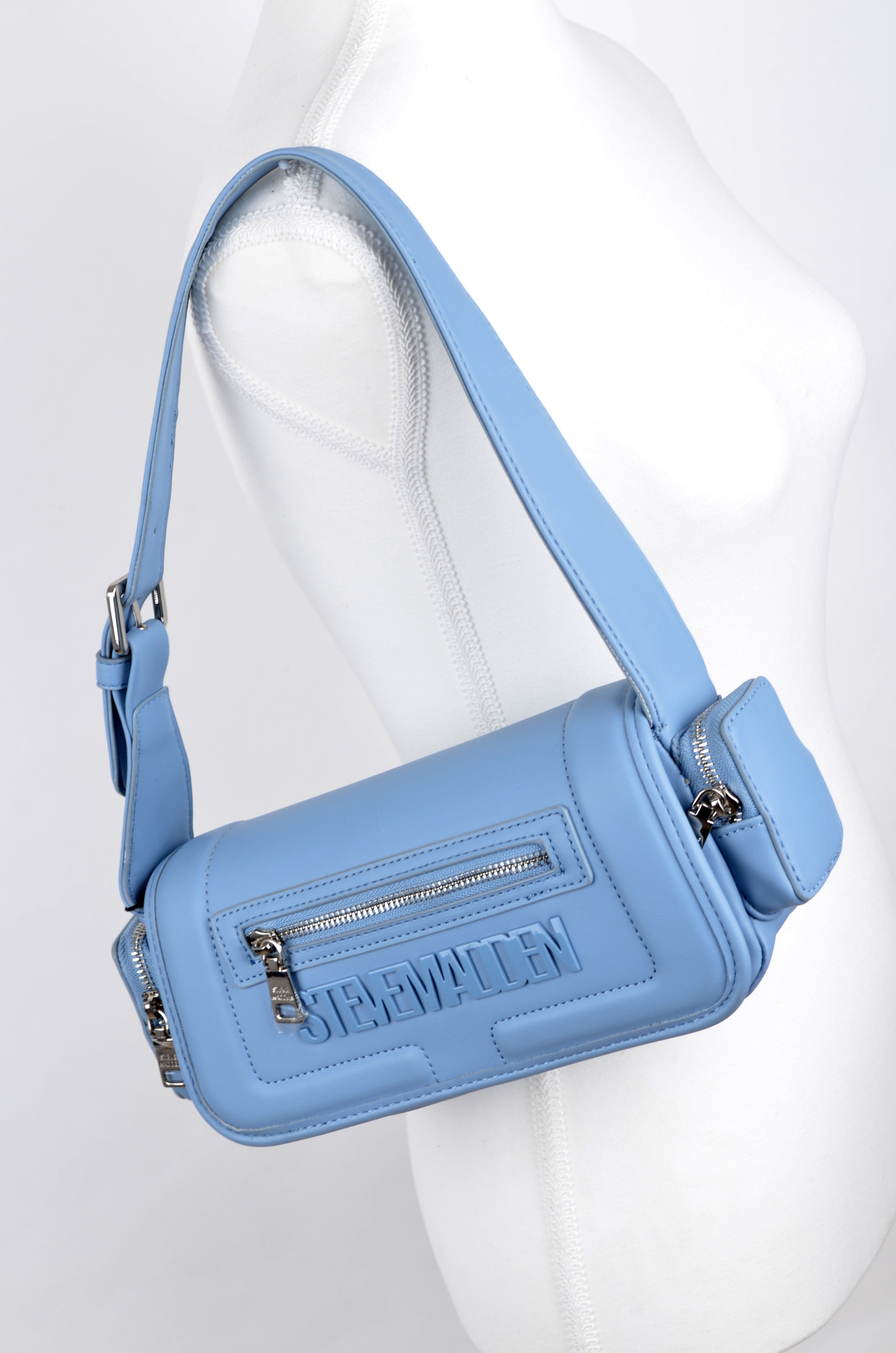 Crossbody Steve Madden Azul con Bolsillo Frontal y Pouch Lateral