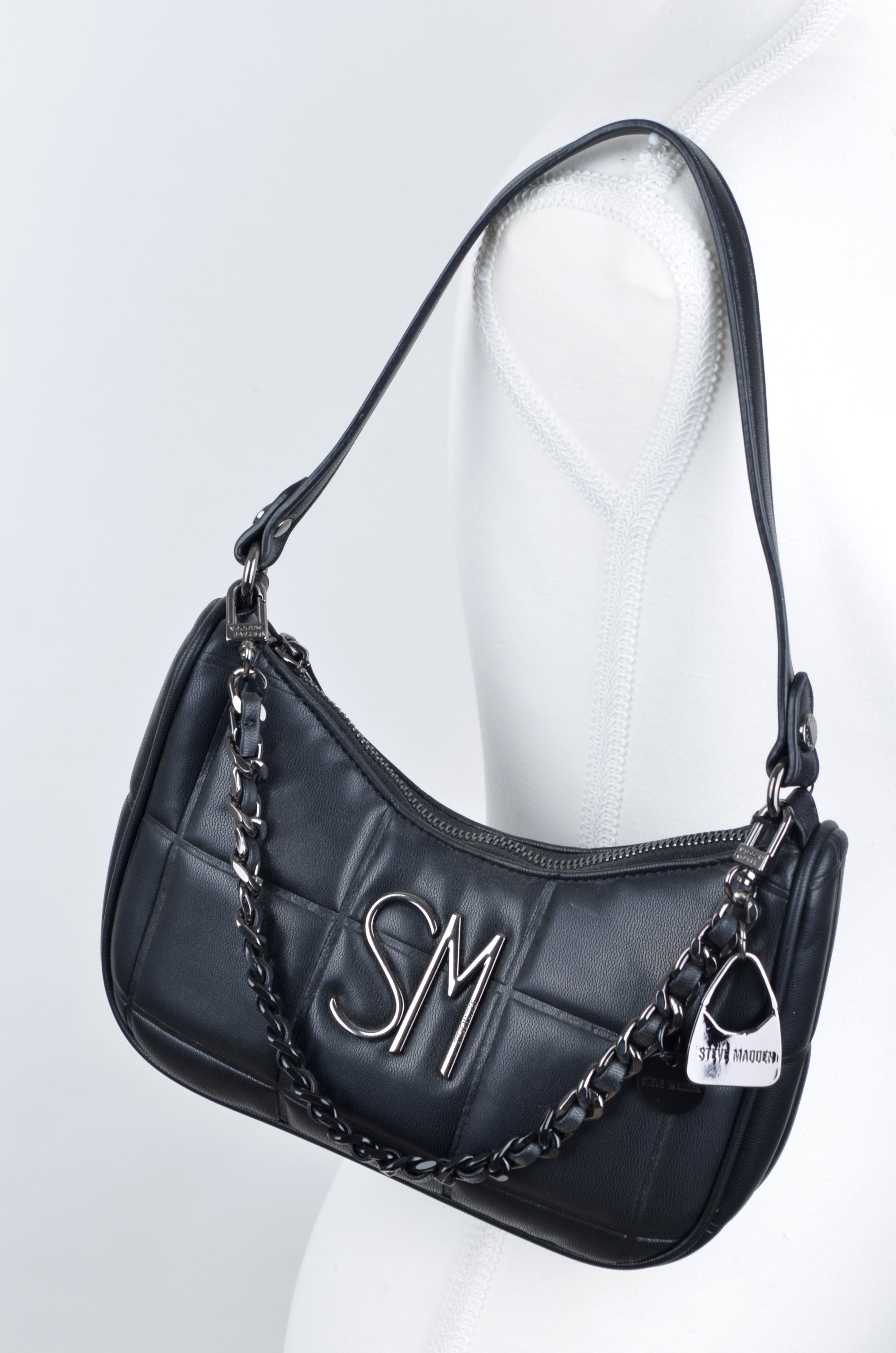 Bolsa Steve Madden de Hombro Negra con Cadena y Candado