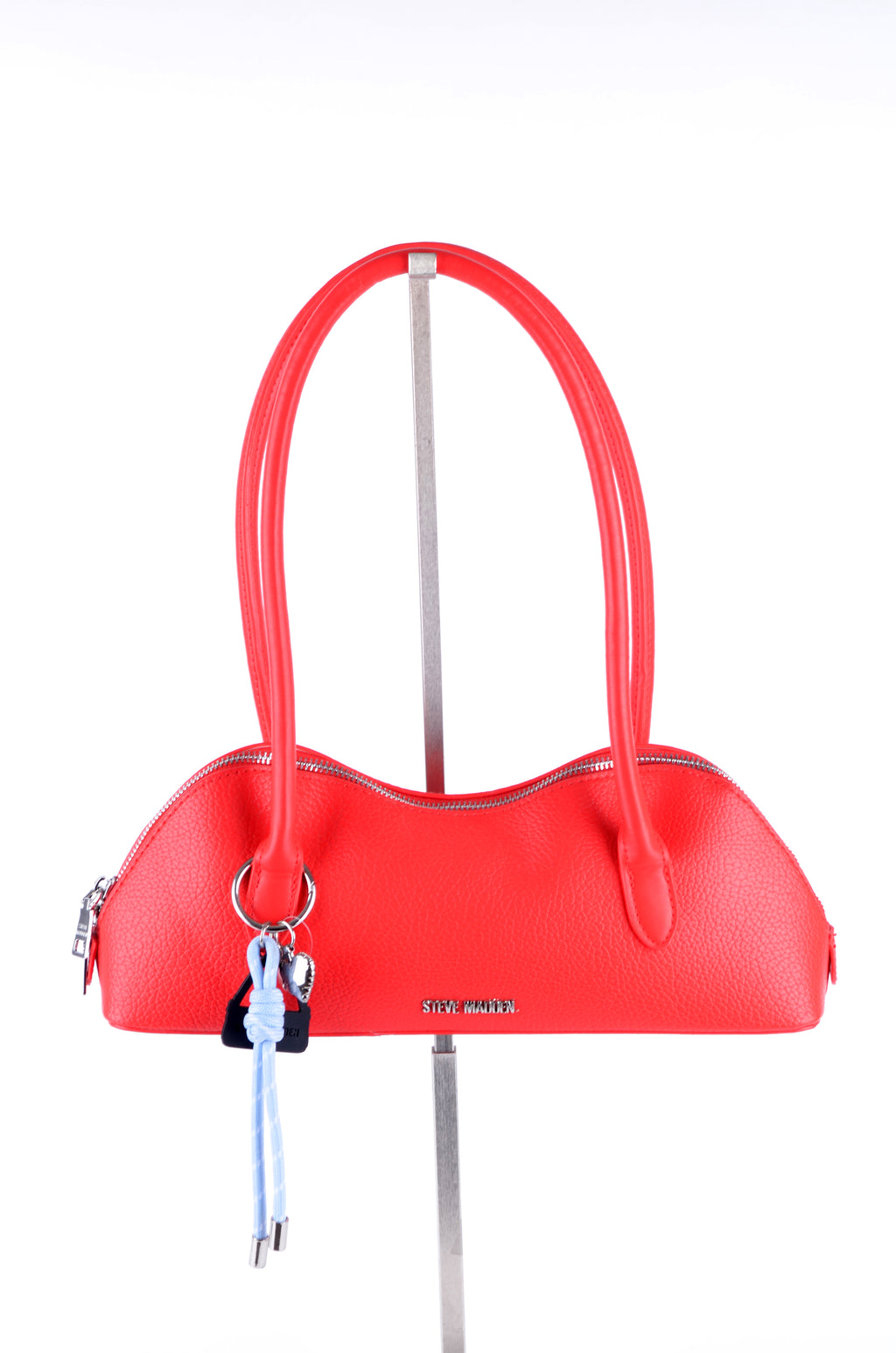 Bolsa Steve Madden de Hombro Roja Alargada con Charms