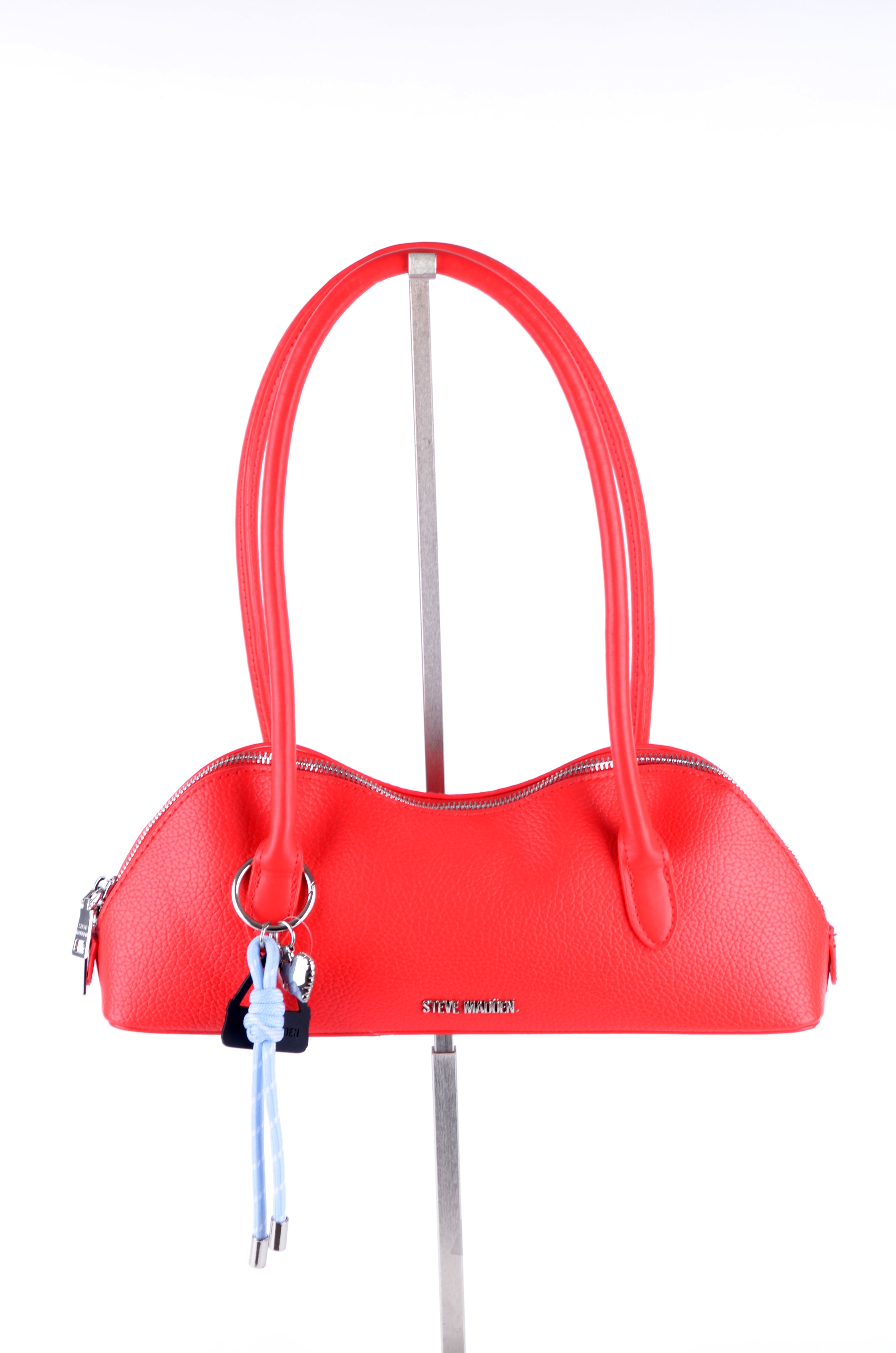 Bolsa Steve Madden de Hombro Roja Alargada con Charms