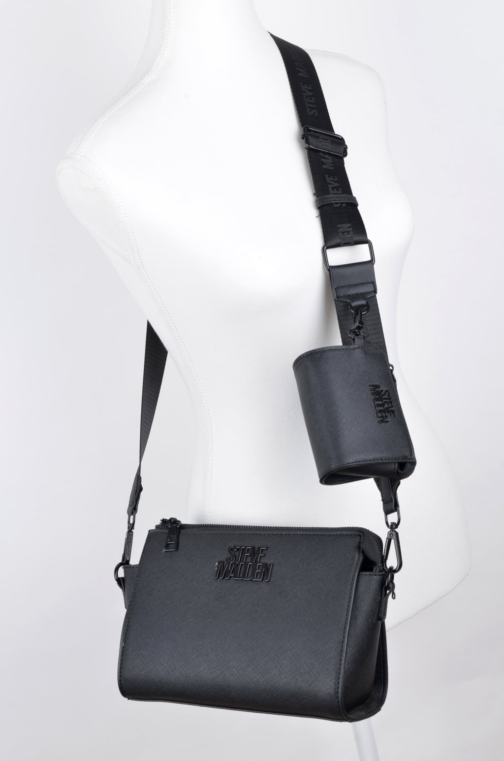 Crossbody Steve Madden Negra con Correa Ancha y Pouch