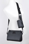 Crossbody Steve Madden Negra con Correa Ancha y Pouch