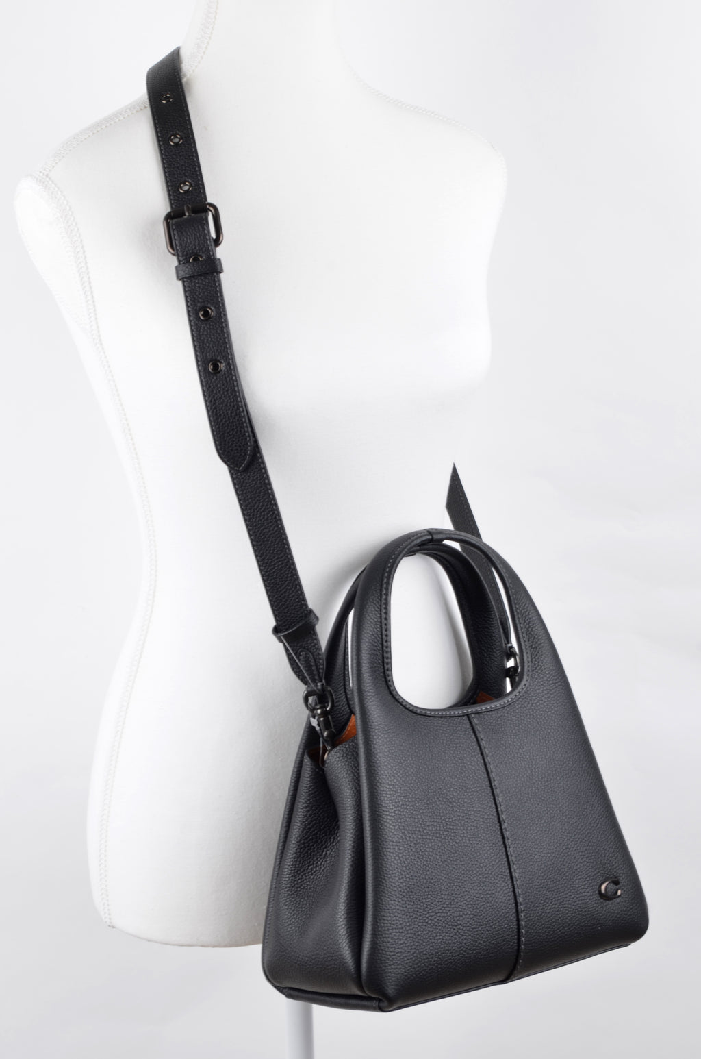 Bolsa Coach de LANA Negra con Asa Troquelada