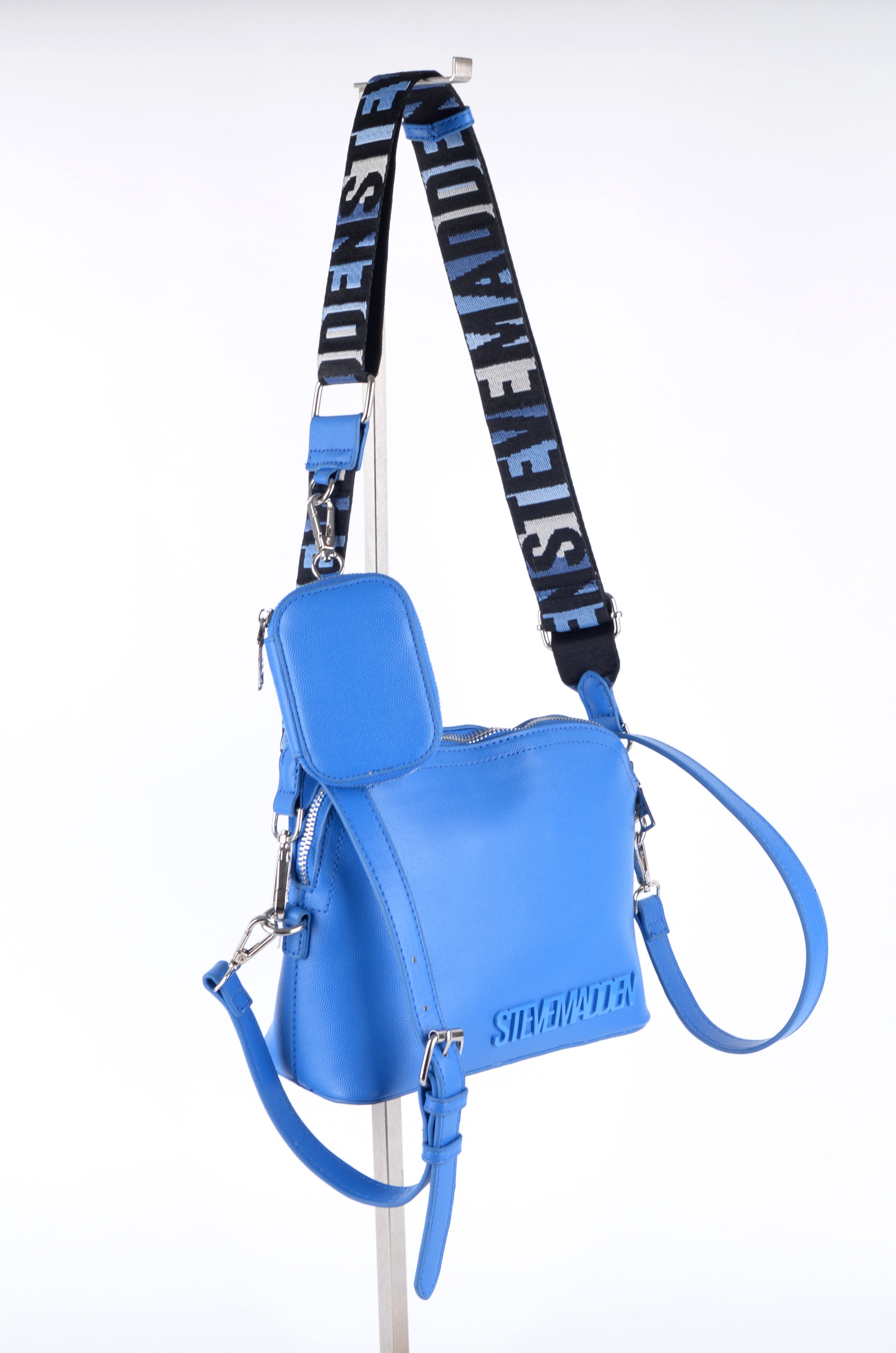 Crossbody Steve Madden Azul con Correa Logo y Pouch