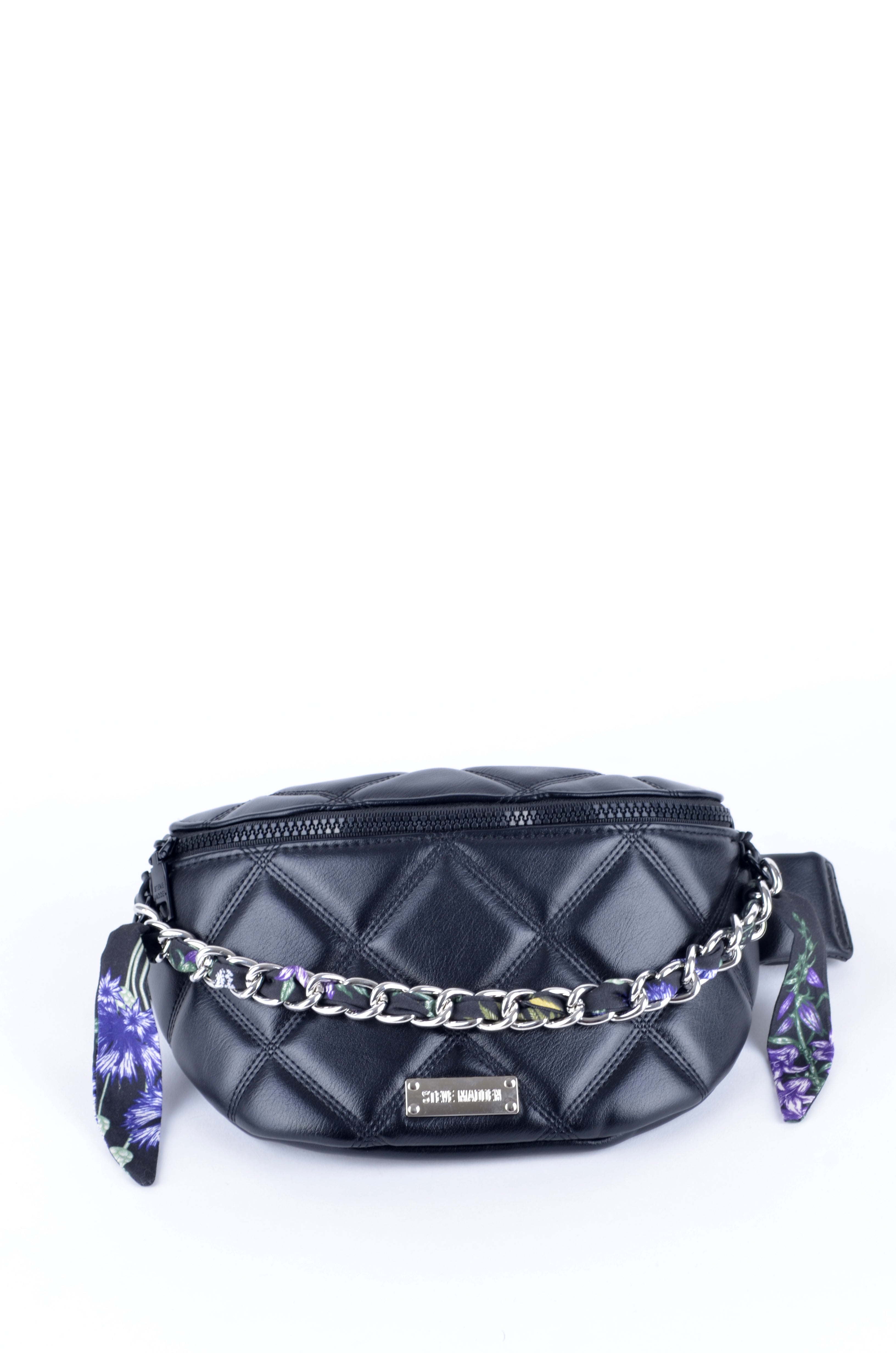 Cangurera Steve Madden Negra Acolchada con Cadena
