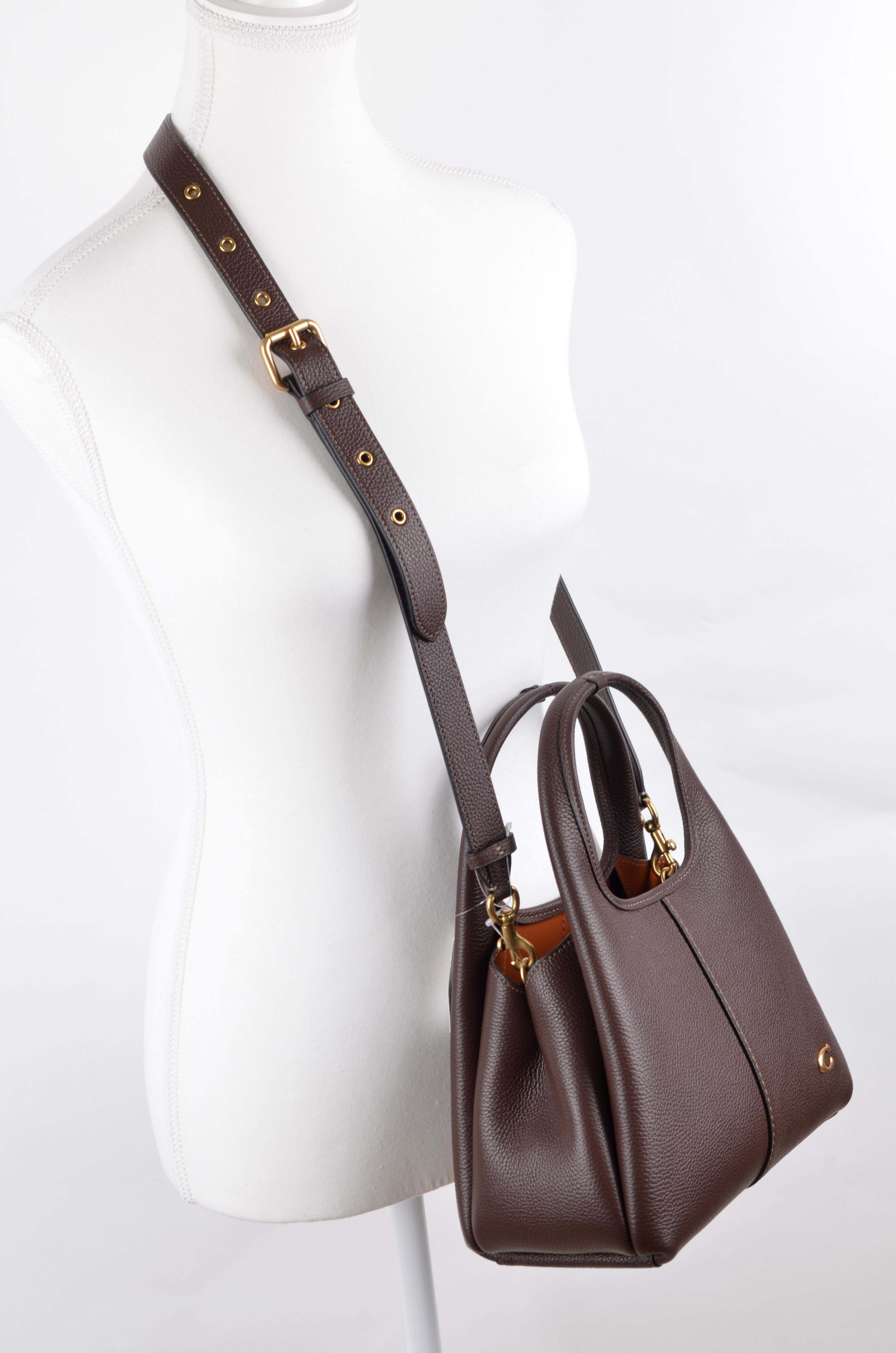 LANA 23 SHOULDER BAG