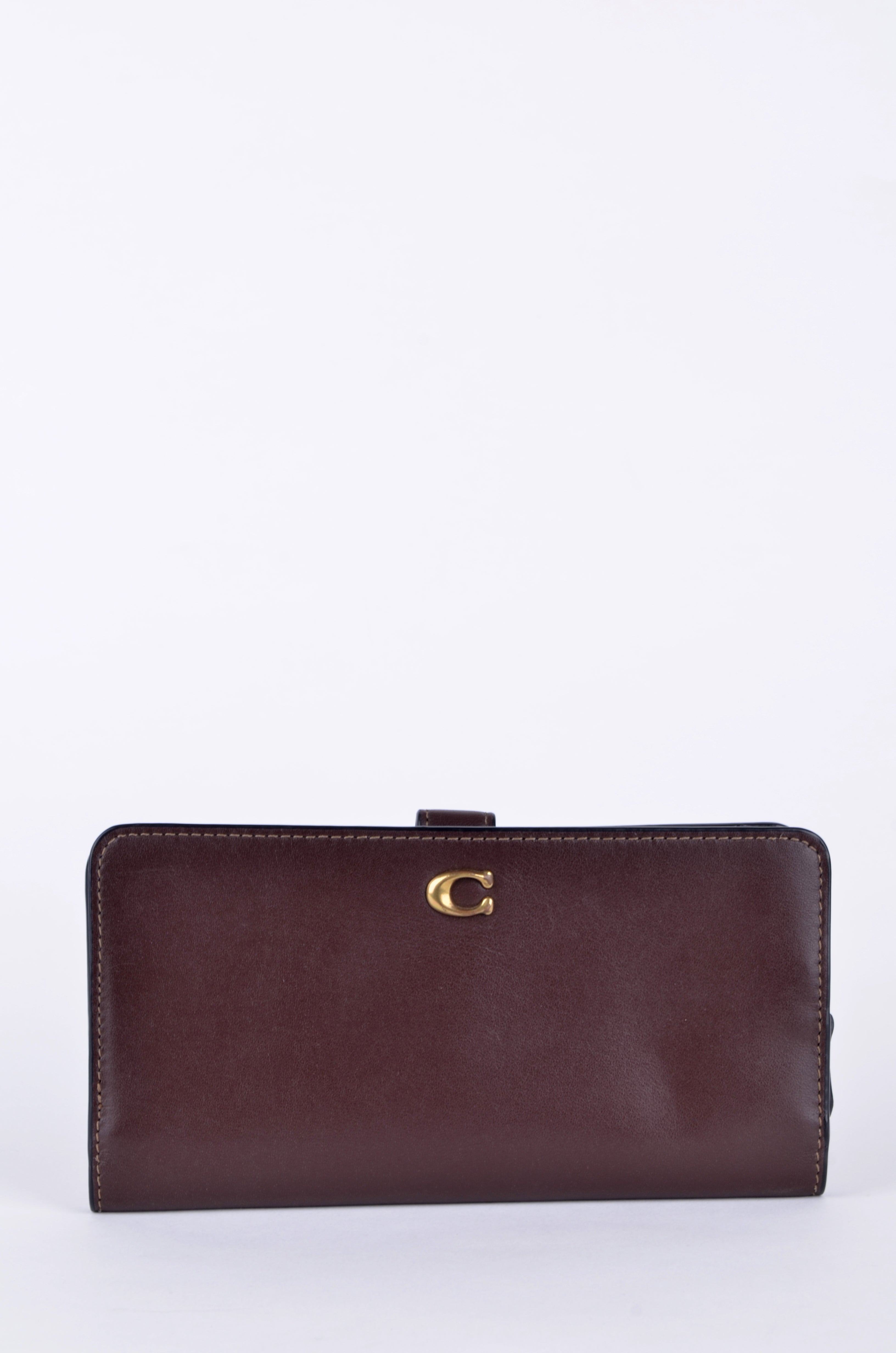 Cartera Coach Larga Café de Piel con Broche