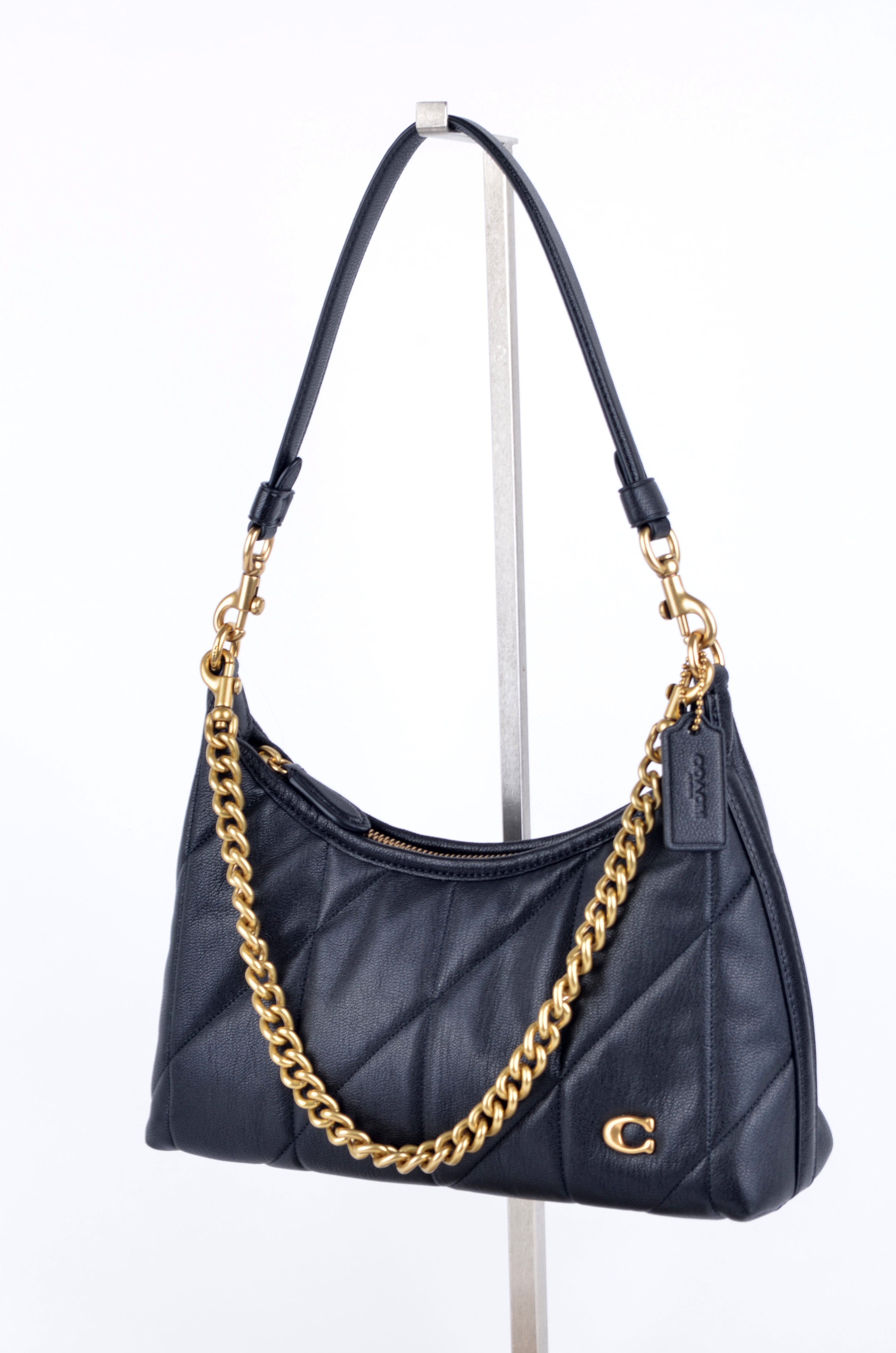Bolsa de Hombro Coach en Piel Acolchada – Estilo Cary / Baguette