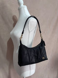 Bolsa de Hombro Coach en Piel Acolchada – Estilo Cary / Baguette