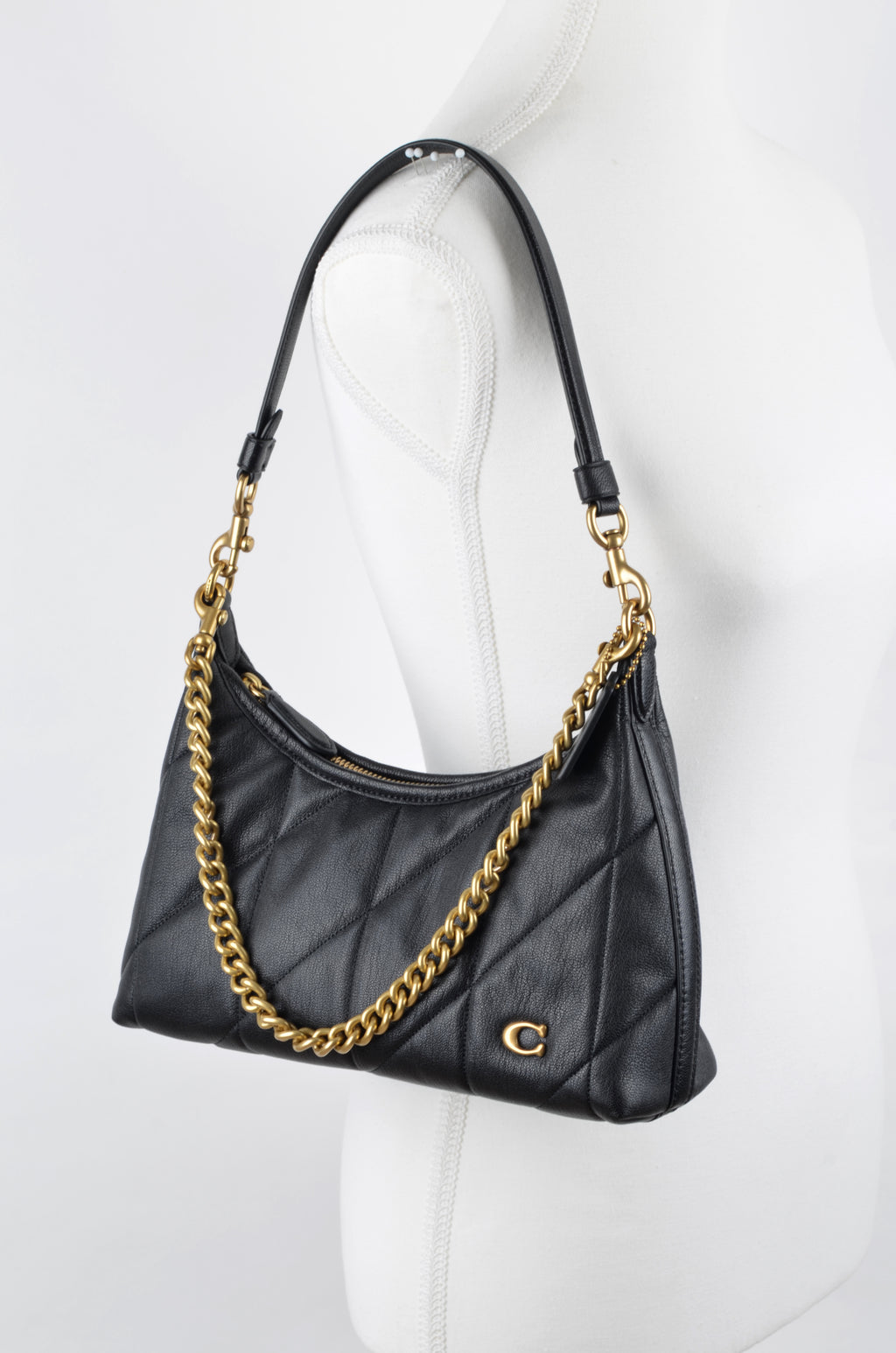 Bolsa de Hombro Coach en Piel Acolchada – Estilo Cary / Baguette