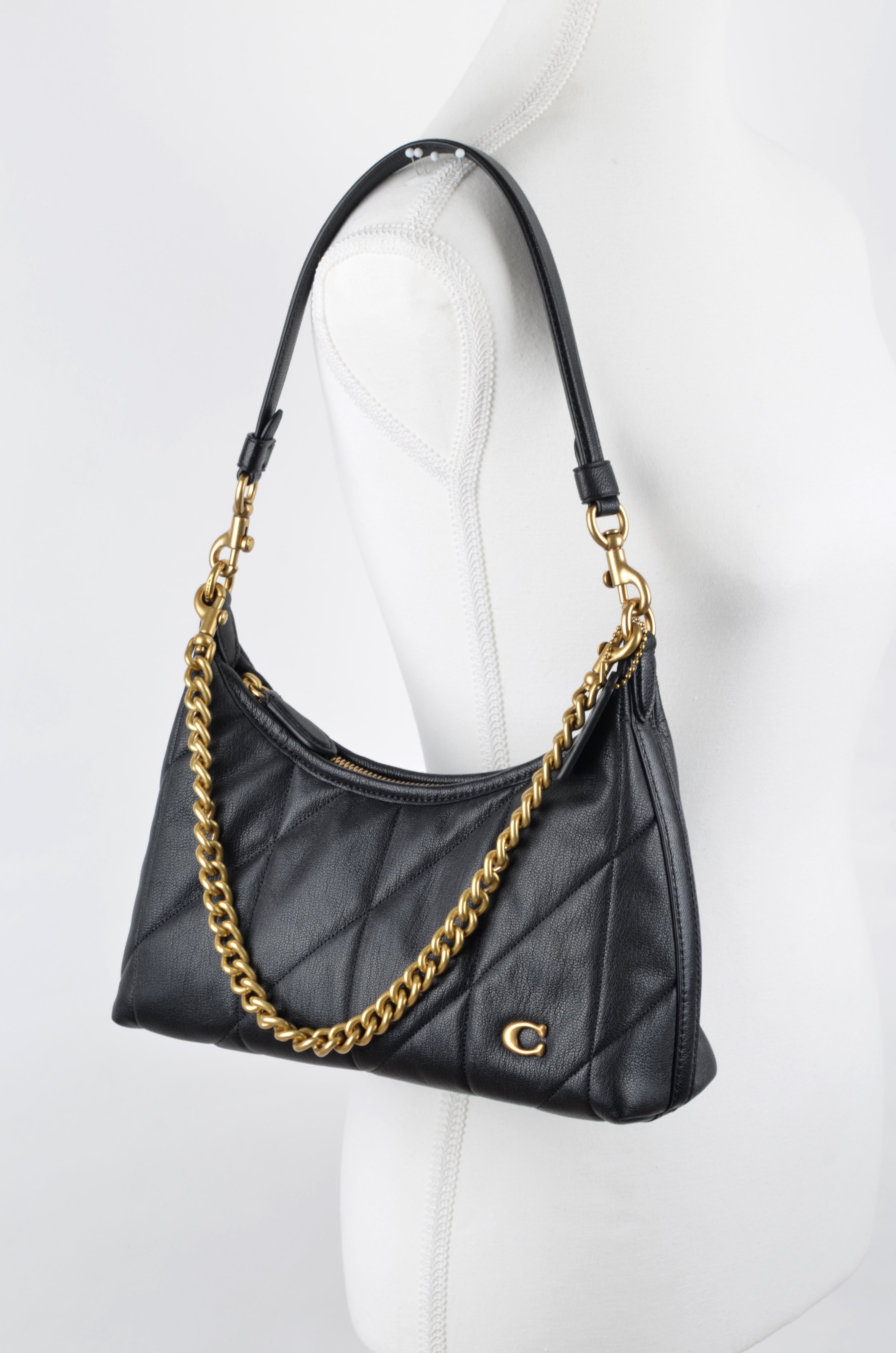 Bolsa de Hombro Coach en Piel Acolchada – Estilo Cary / Baguette