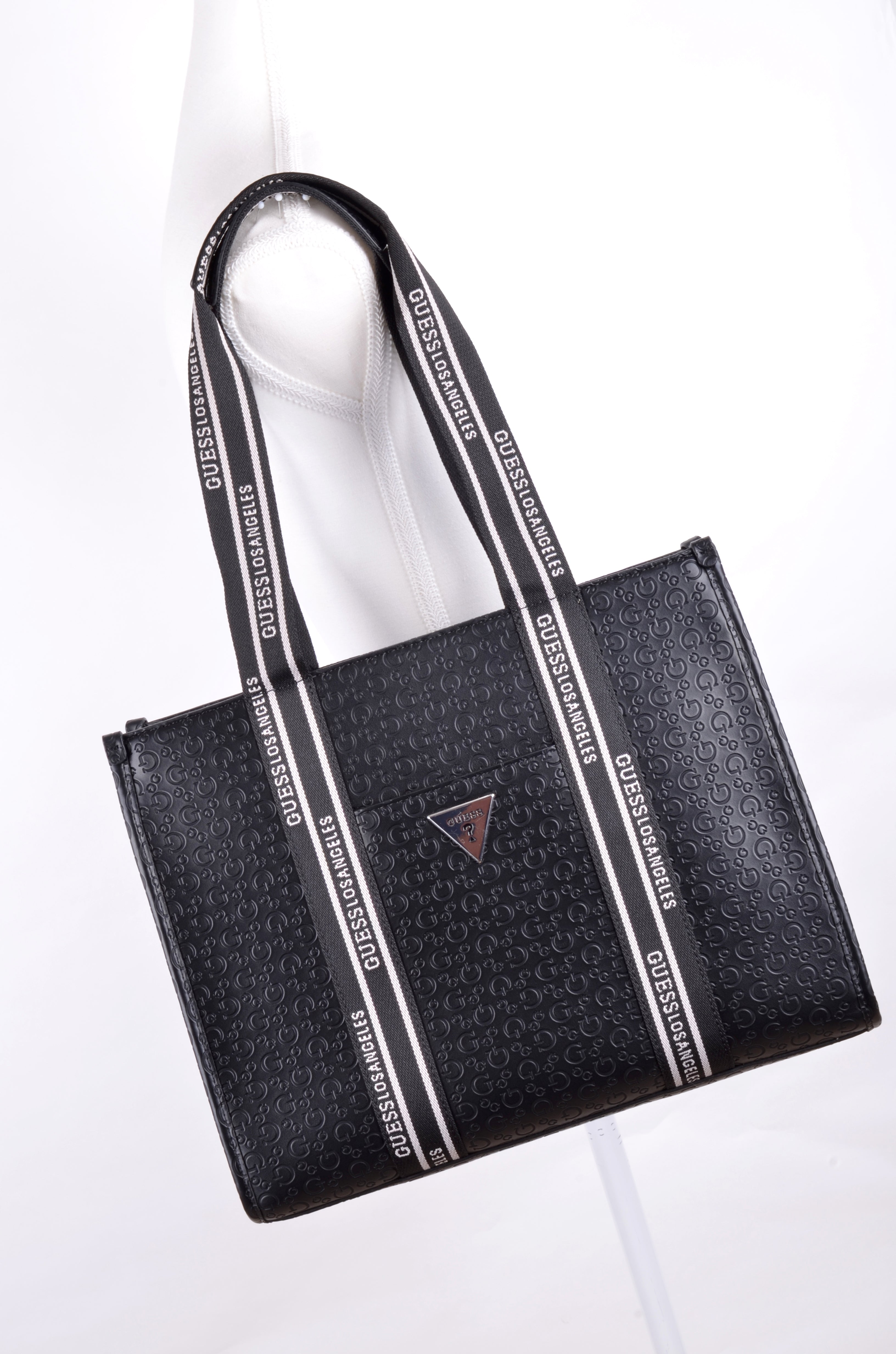 Tote Guess Negra Monograma en Relieve
