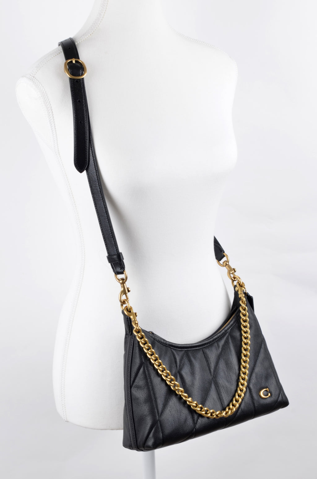 Bolsa de Hombro Coach en Piel Acolchada – Estilo Cary / Baguette
