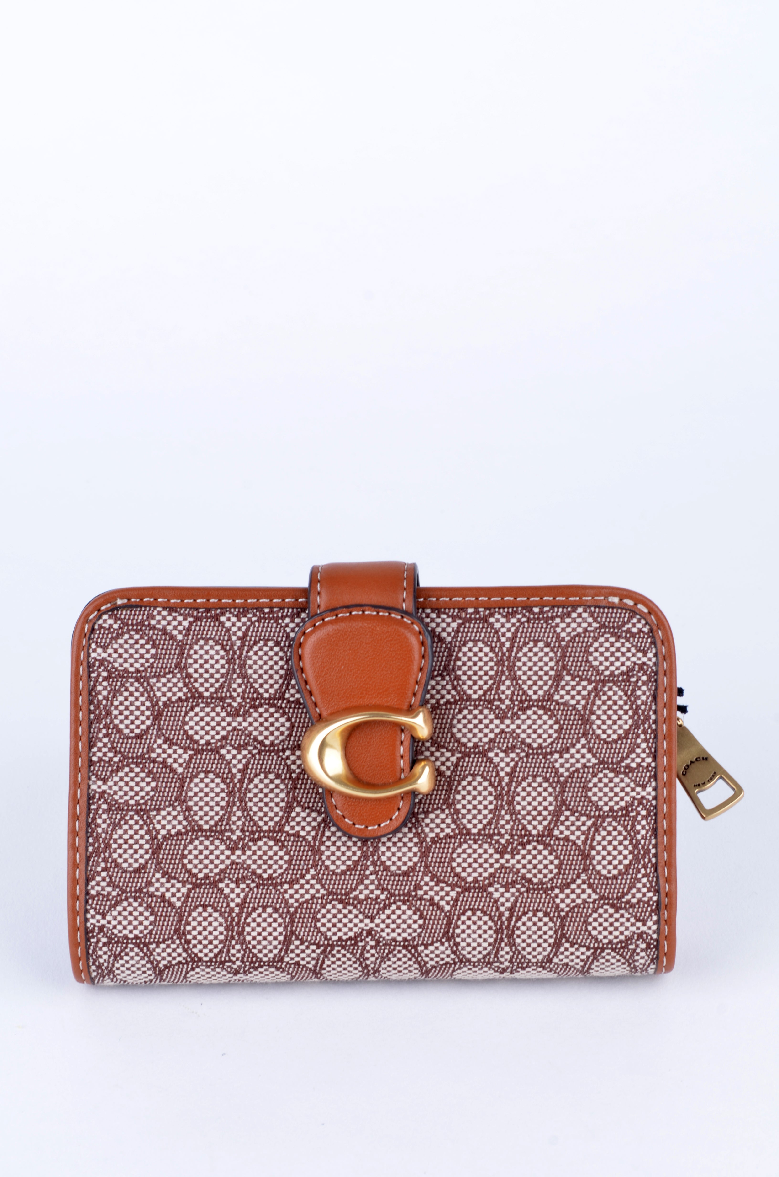 Cartera Coach Compacta Signature Rosa con Hebilla
