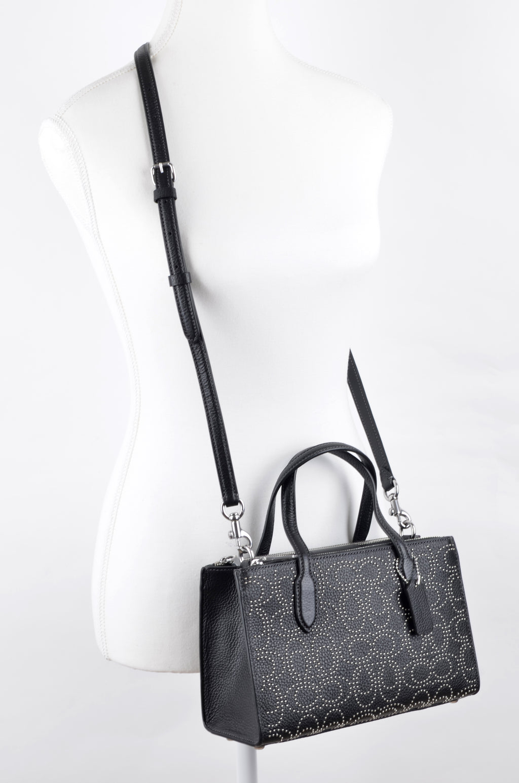 Bolsa Coach Tote Negra Signature con Microperforaciones