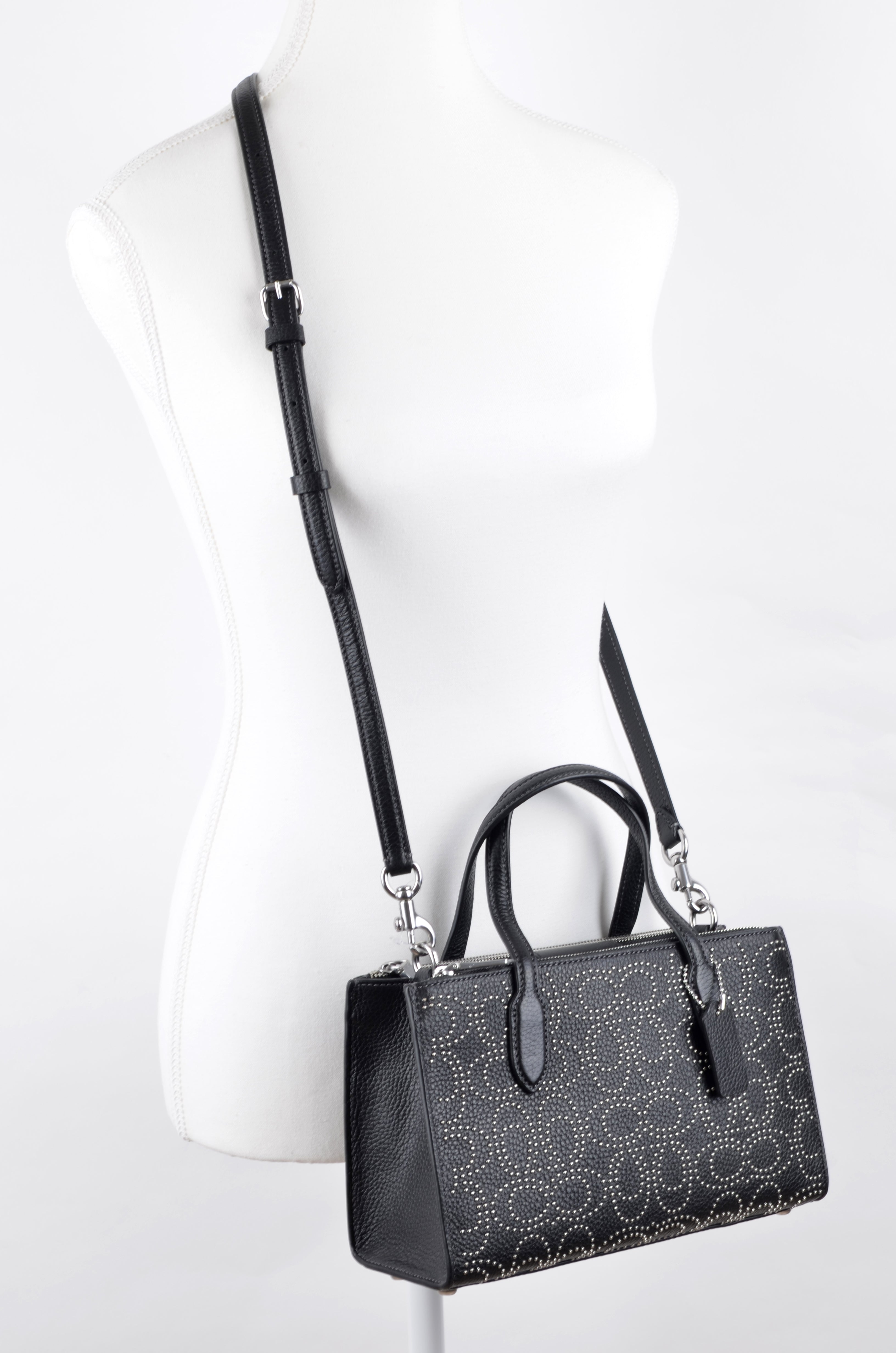 Bolsa Coach Tote Negra Signature con Microperforaciones