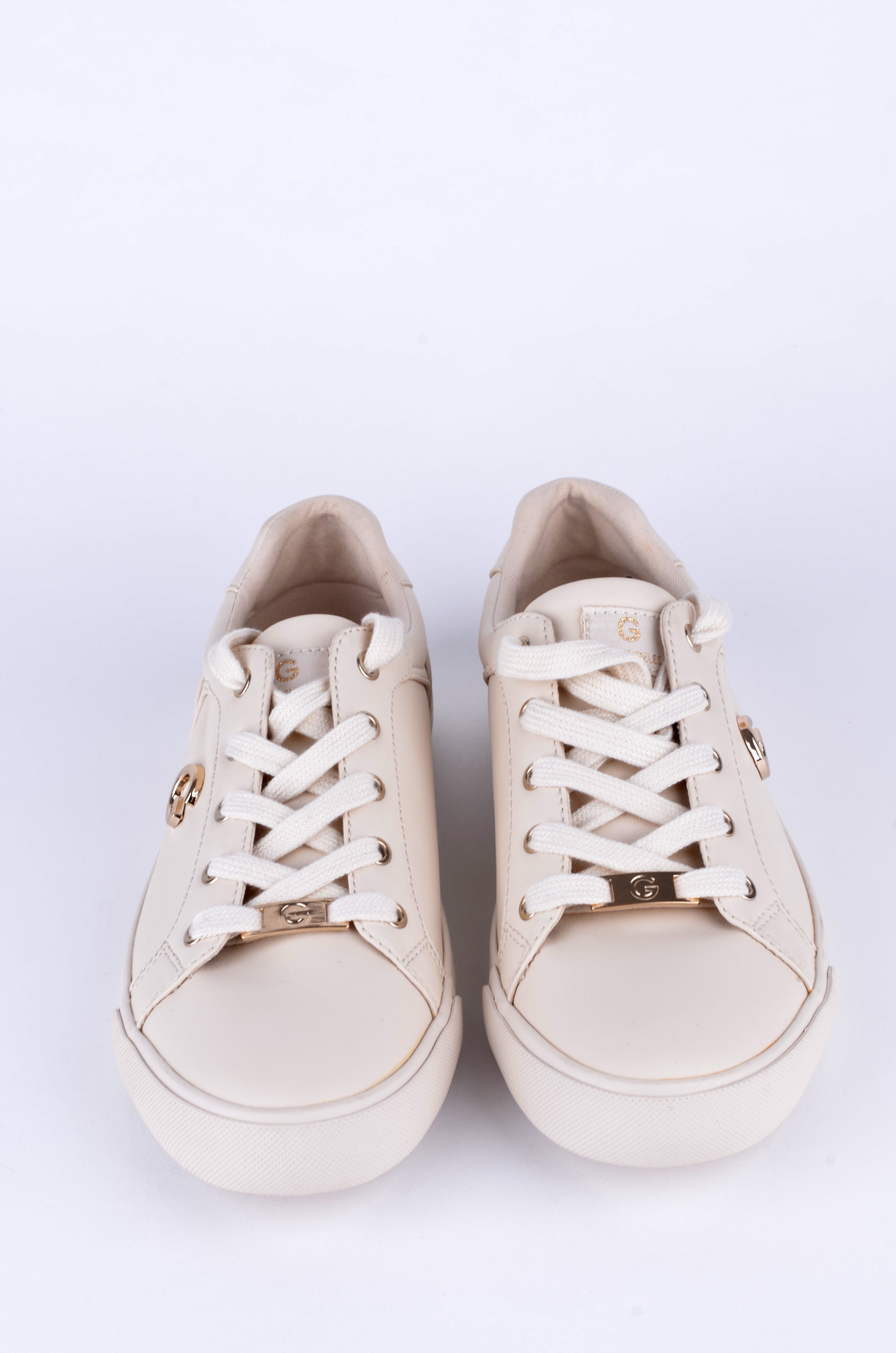 Tenis Guess Beige con Detalles Dorados