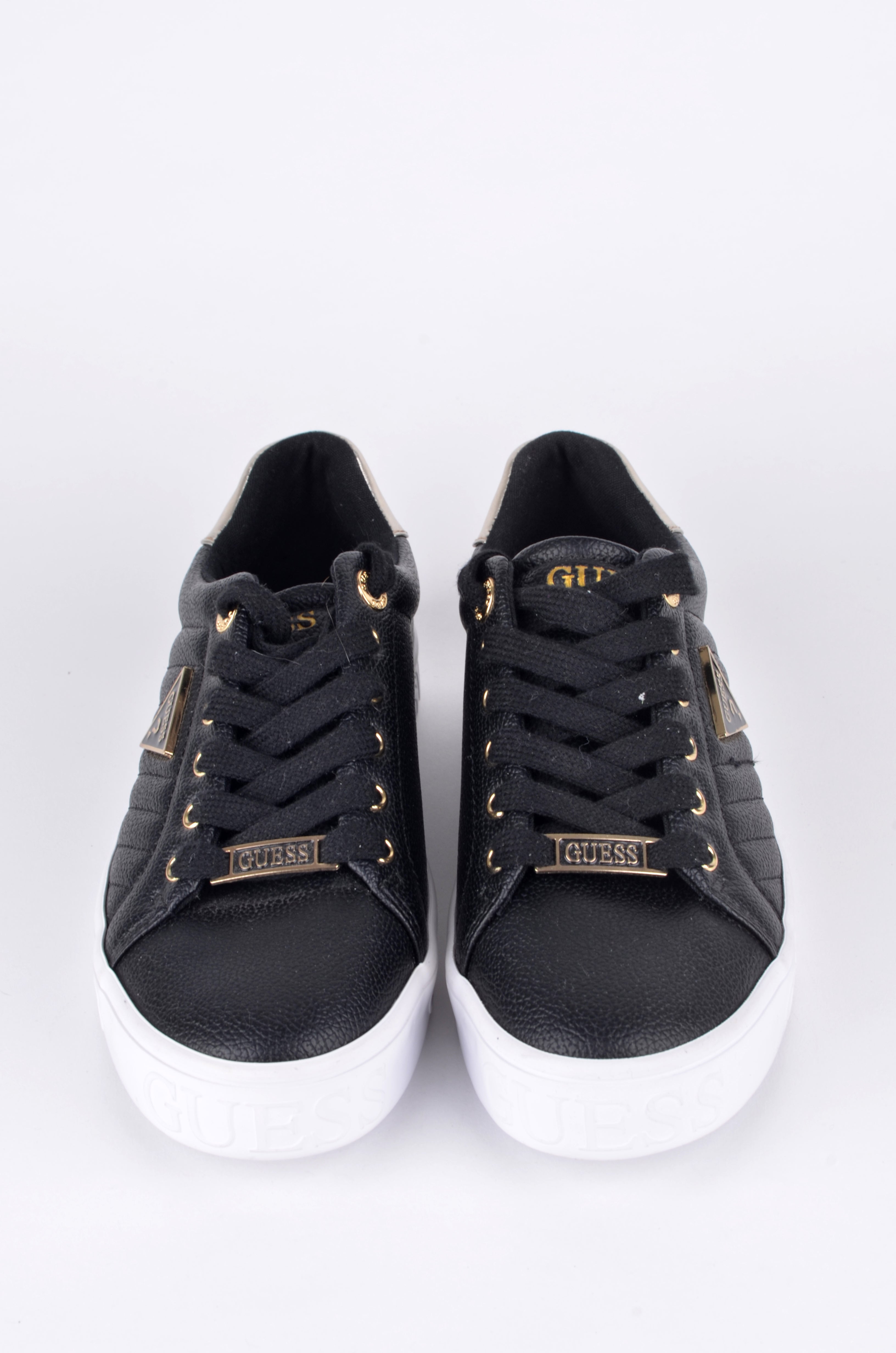 Tenis Guess Negros Acolchados con Detalles Dorados