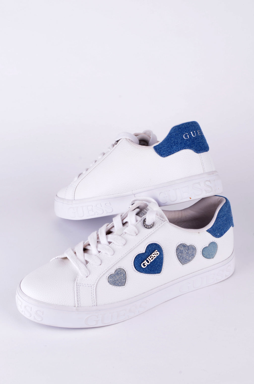 Tenis Guess Blancos con Parches Azules
