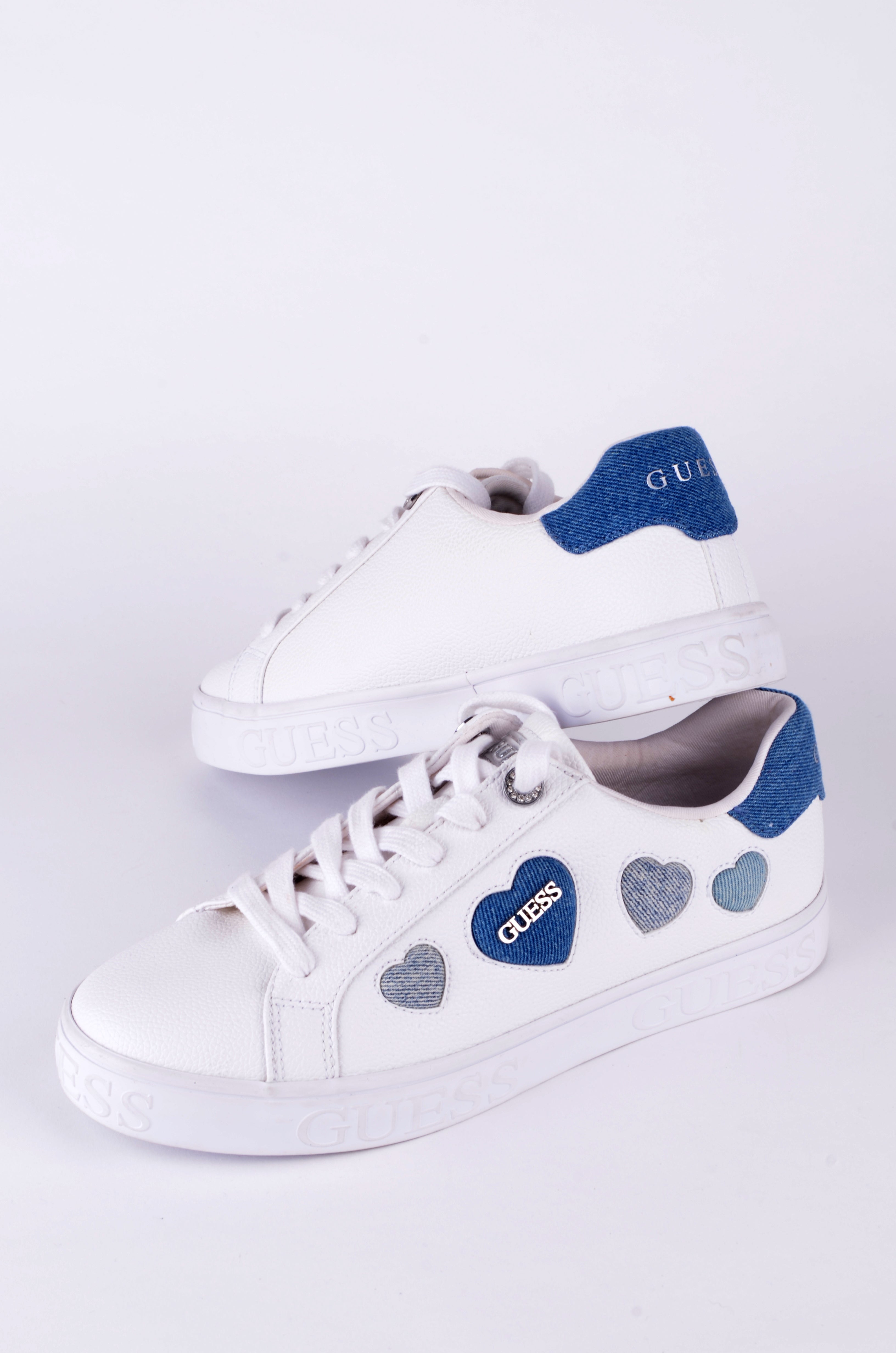 Tenis Guess Blancos con Parches Azules