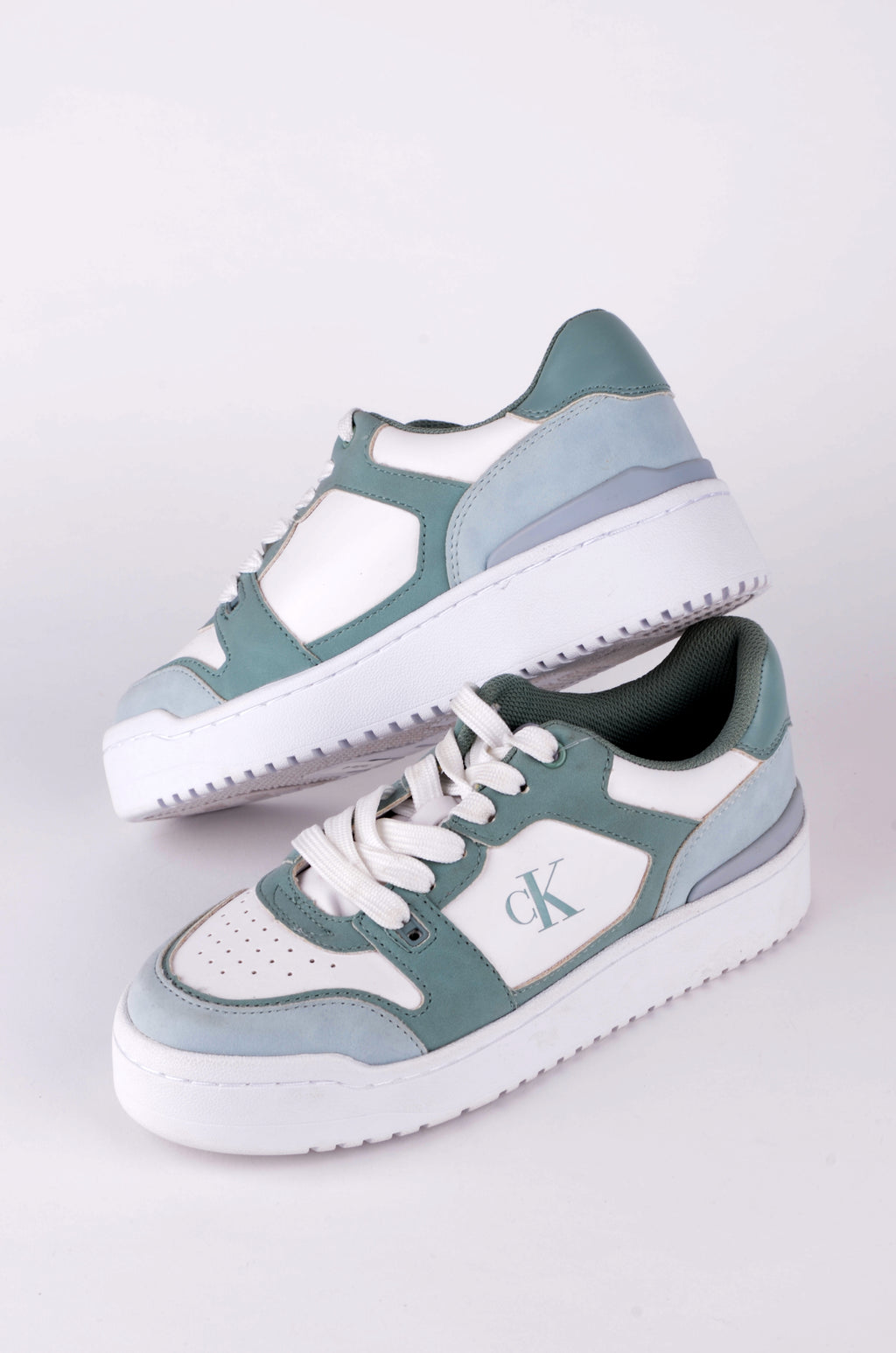 Tenis Calvin Klein Blancos y Verde Menta
