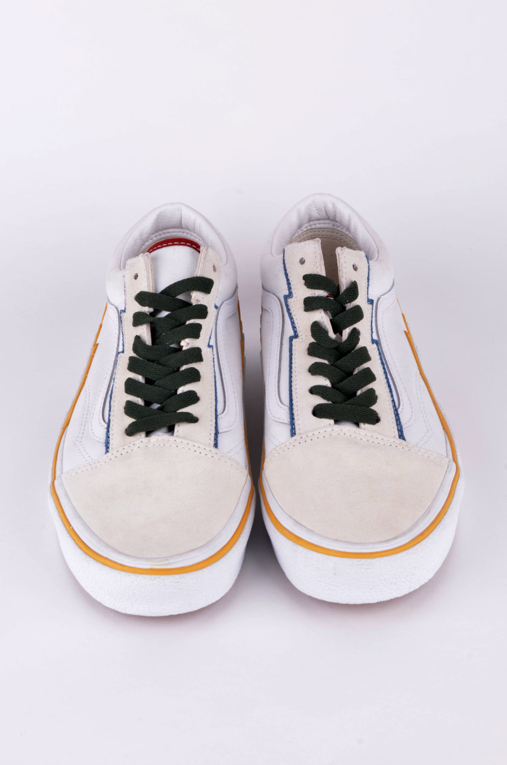 Tenis Vans Blancos con Detalles Naranja