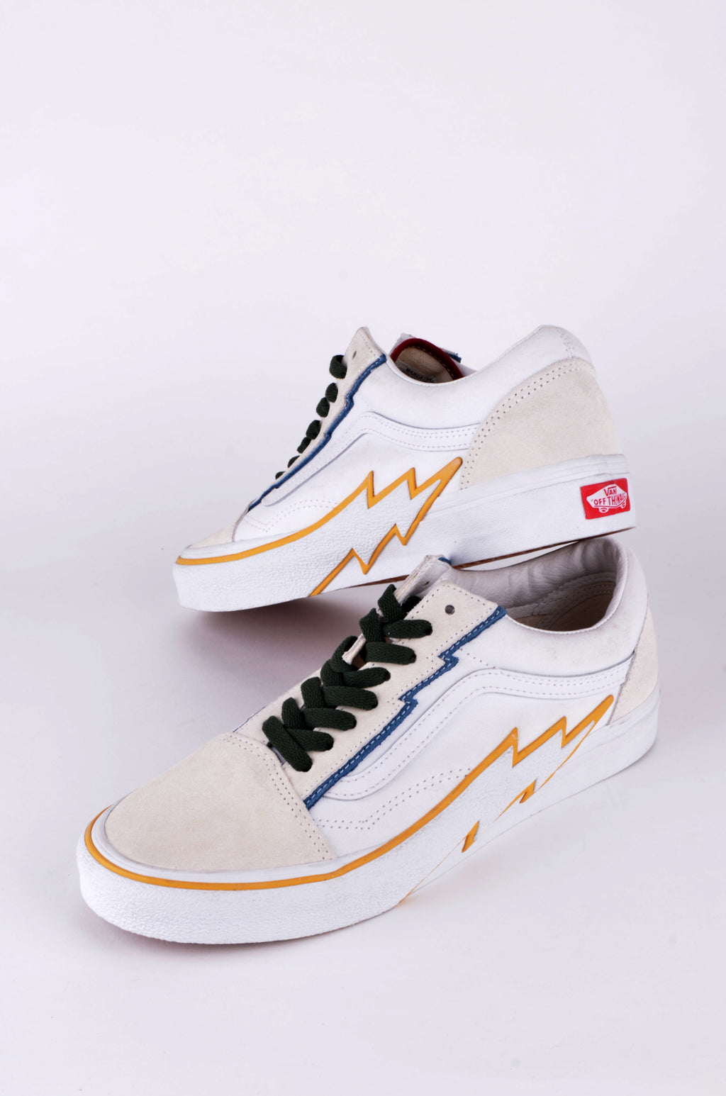 Tenis Vans Blancos con Detalles Naranja