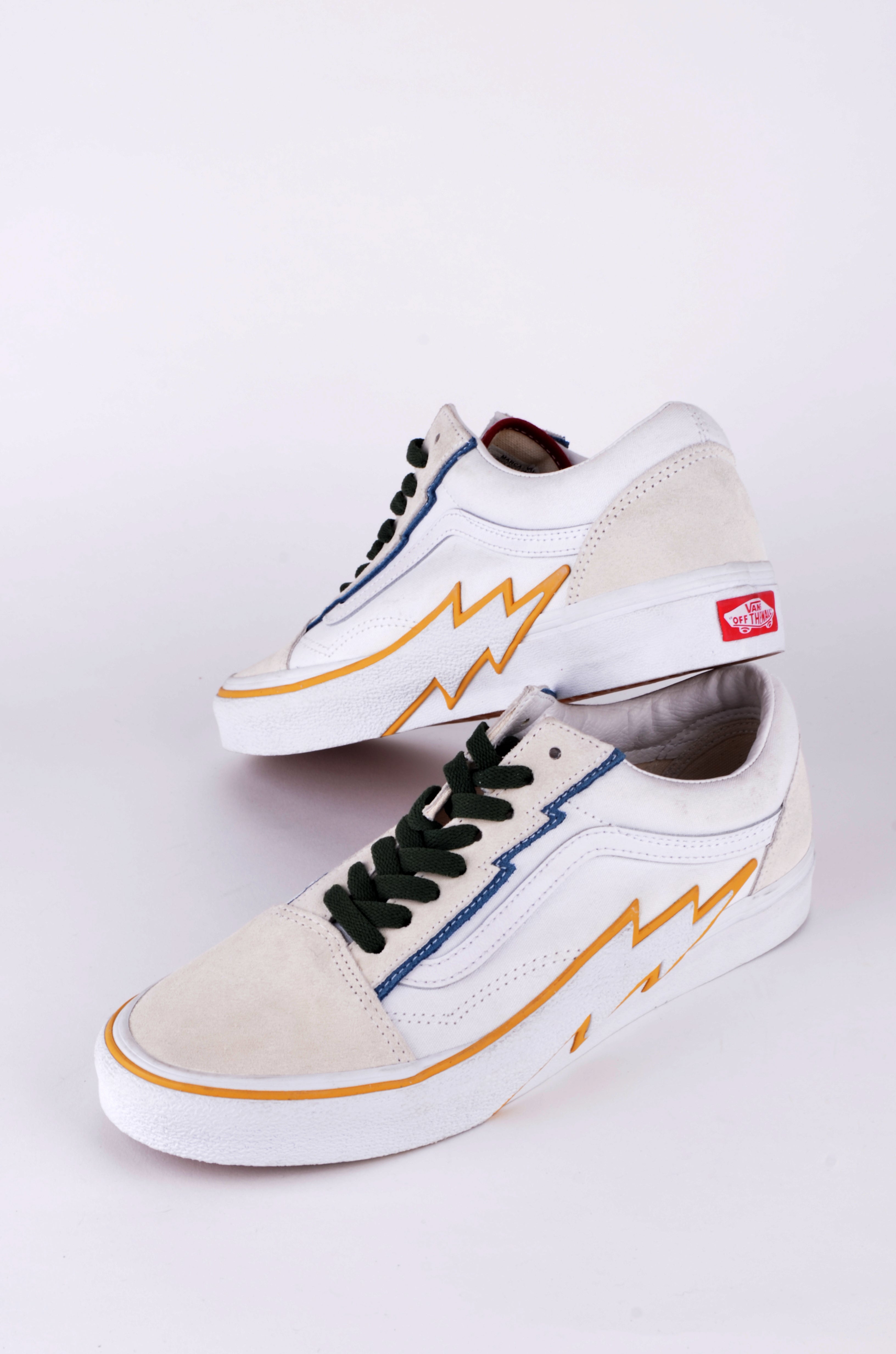 Tenis Vans Blancos con Detalles Naranja
