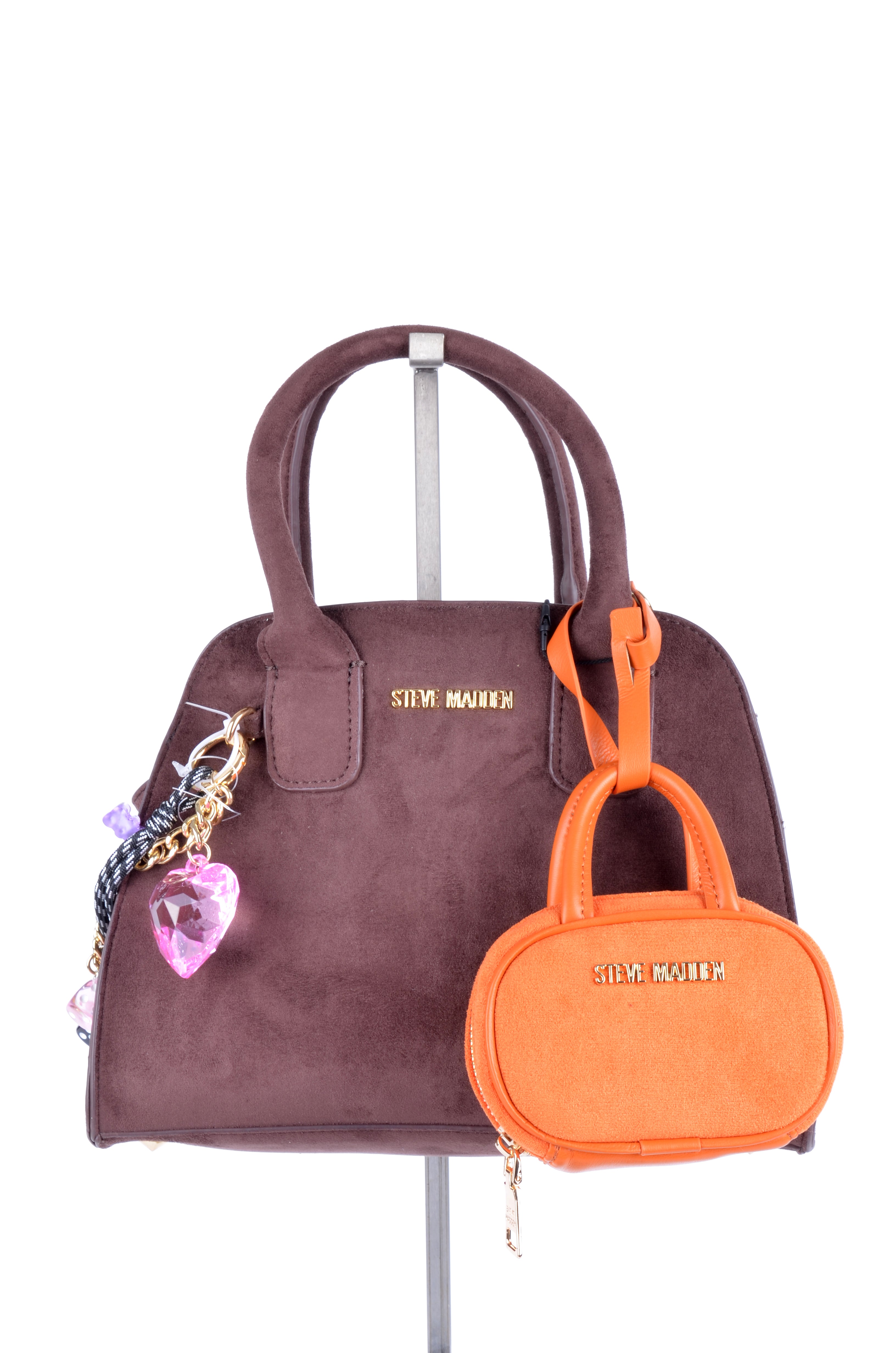 Satchel Steve Madden Café Tipo Gamuza con Charms