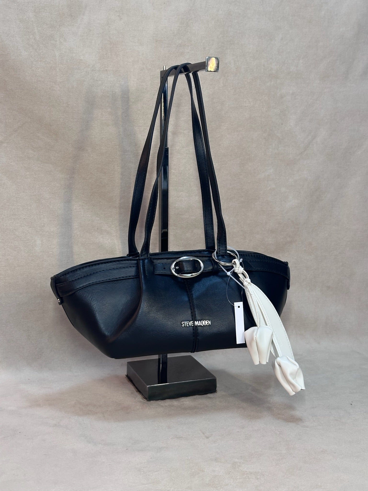 BUCKLE CON CHARM - IMG_1856.JPG