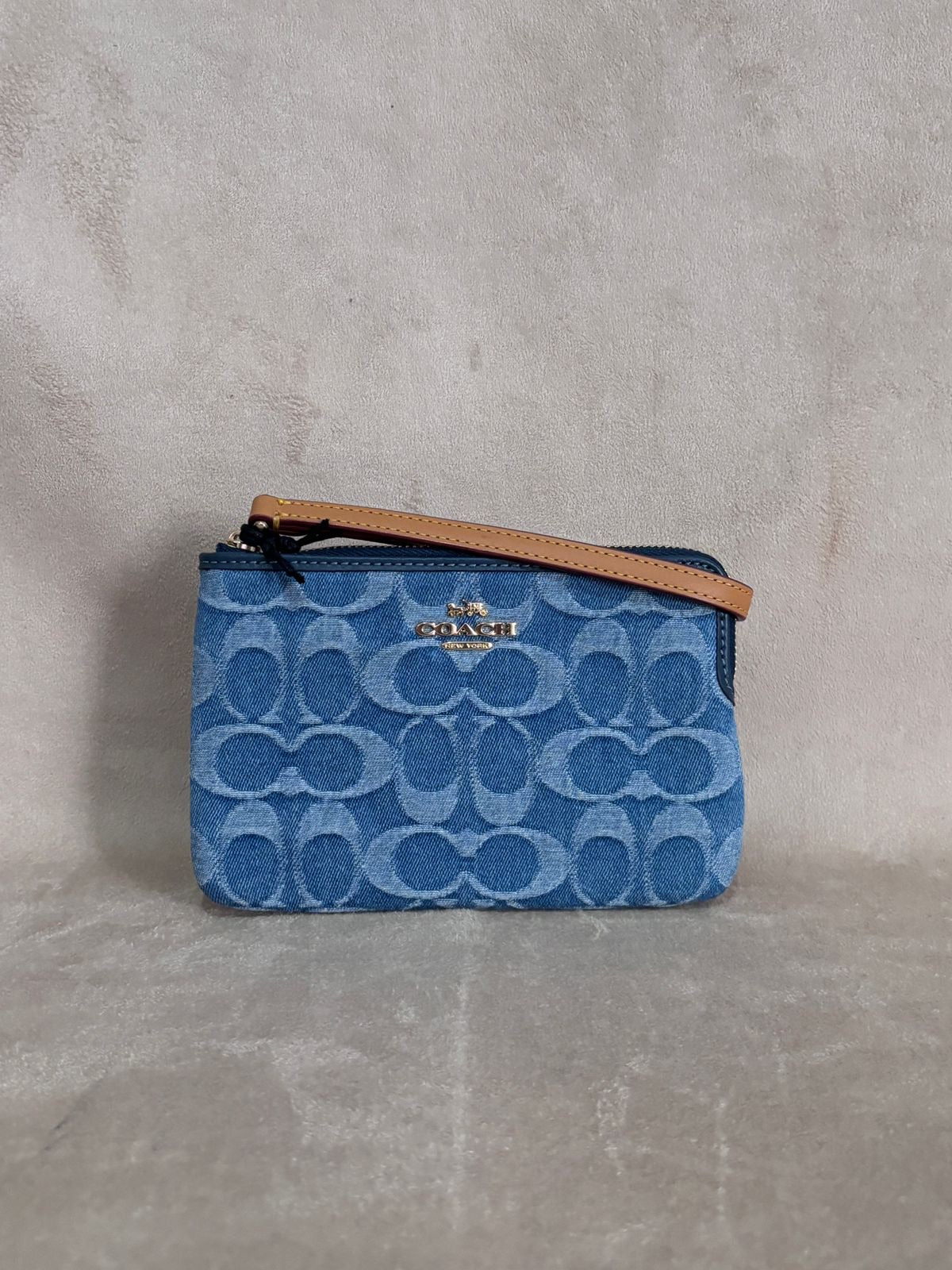 Corner Zip Wristlet